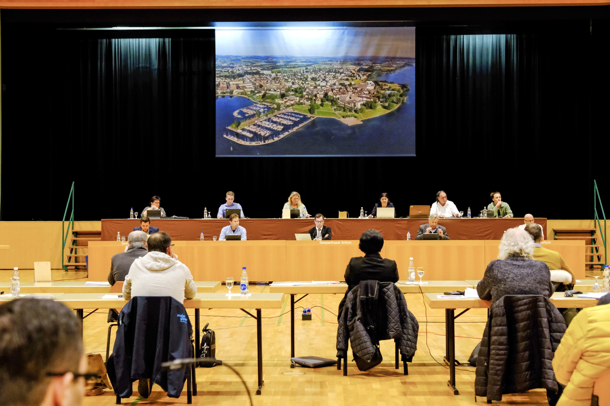 30 Parlamentsmitglieder treffen sich mit dem Arboner Stadtrat an ungefähr zehn Sitzungen pro Jahr im Seeparksaal.