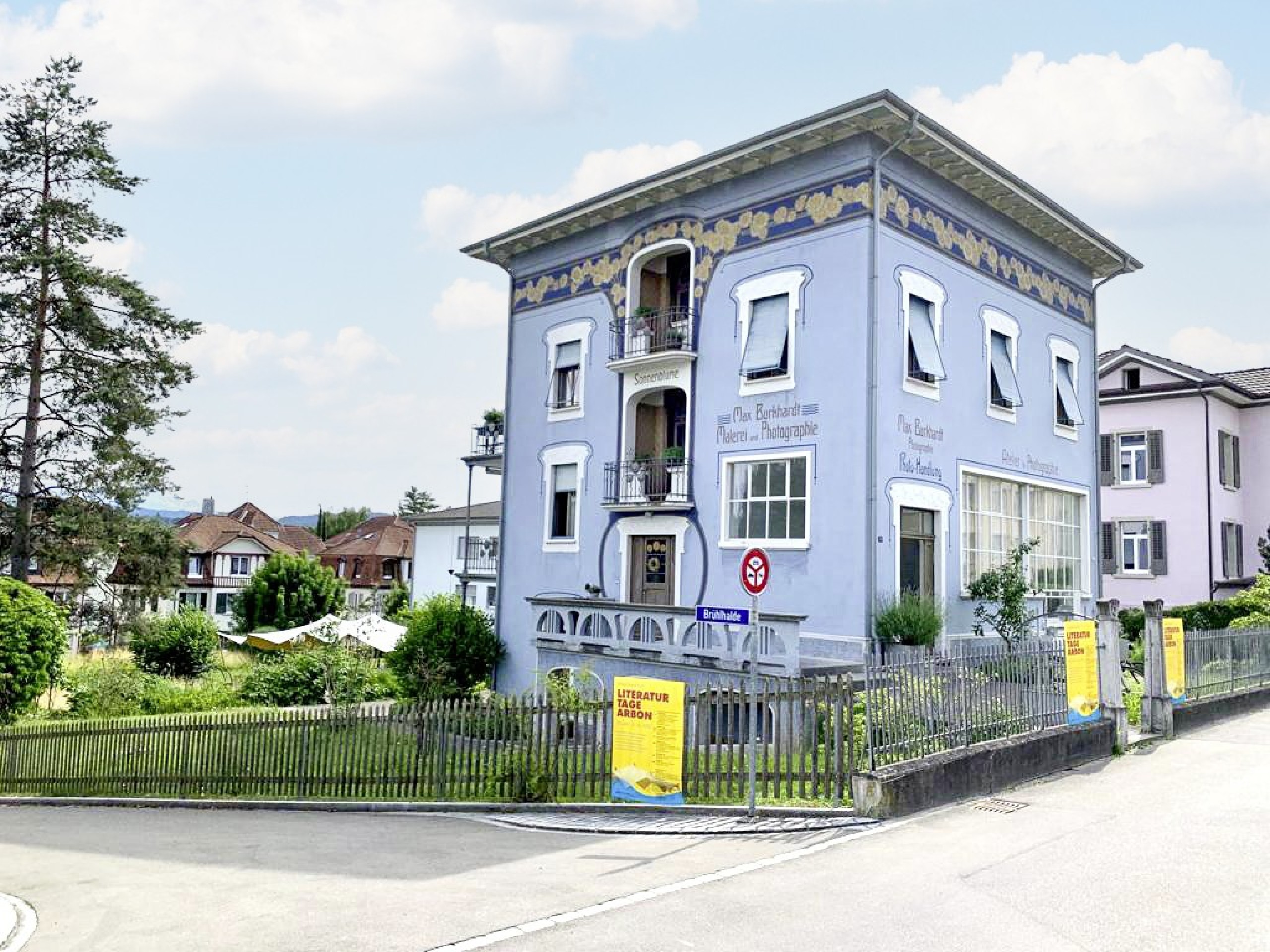 Die Lesungen unter dem Zelt im Garten des Haus Max Burkhardt sind eine Tradition der Literaturtage Arbon.