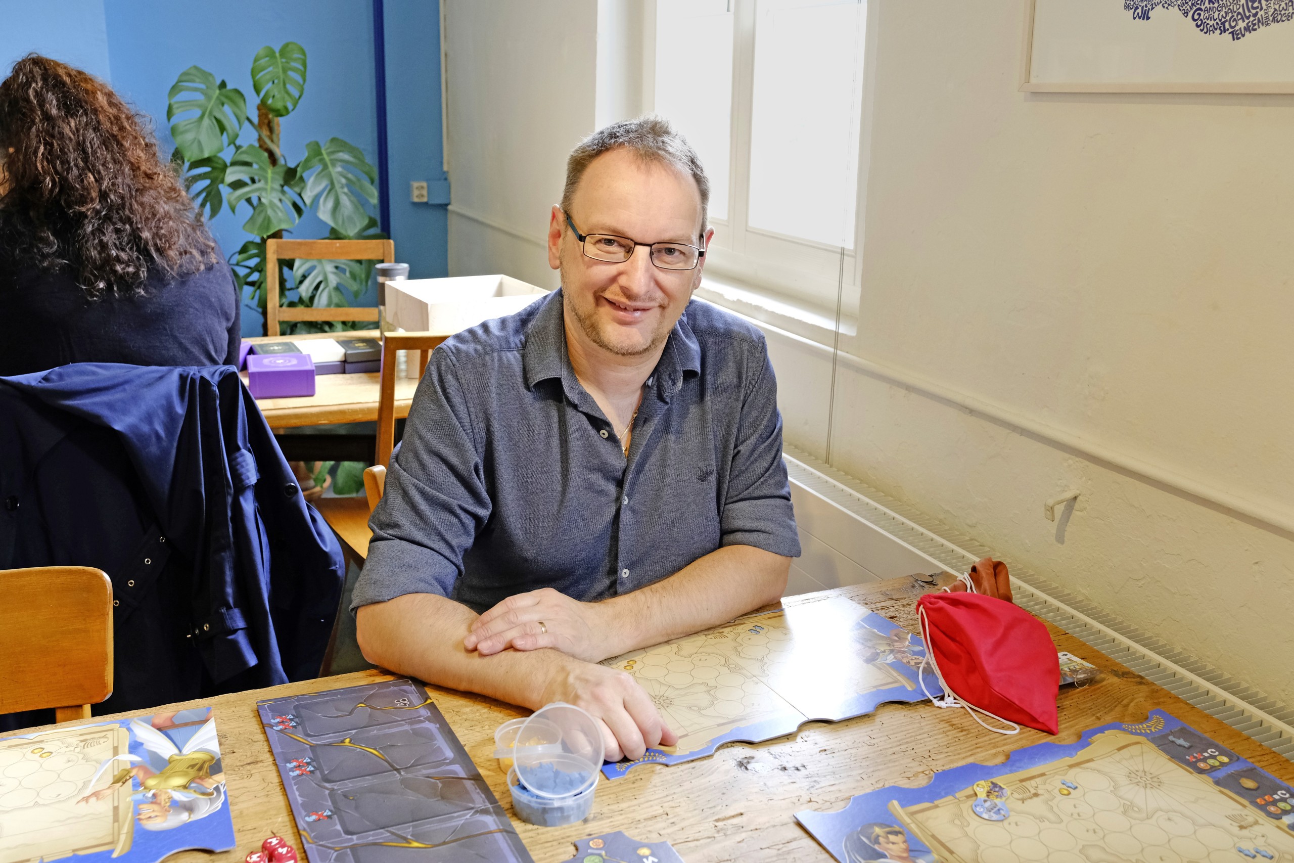 Patrick Inauen bei einem Spielnachmittag seiner Gilde im «felix.»-Mediencafé.