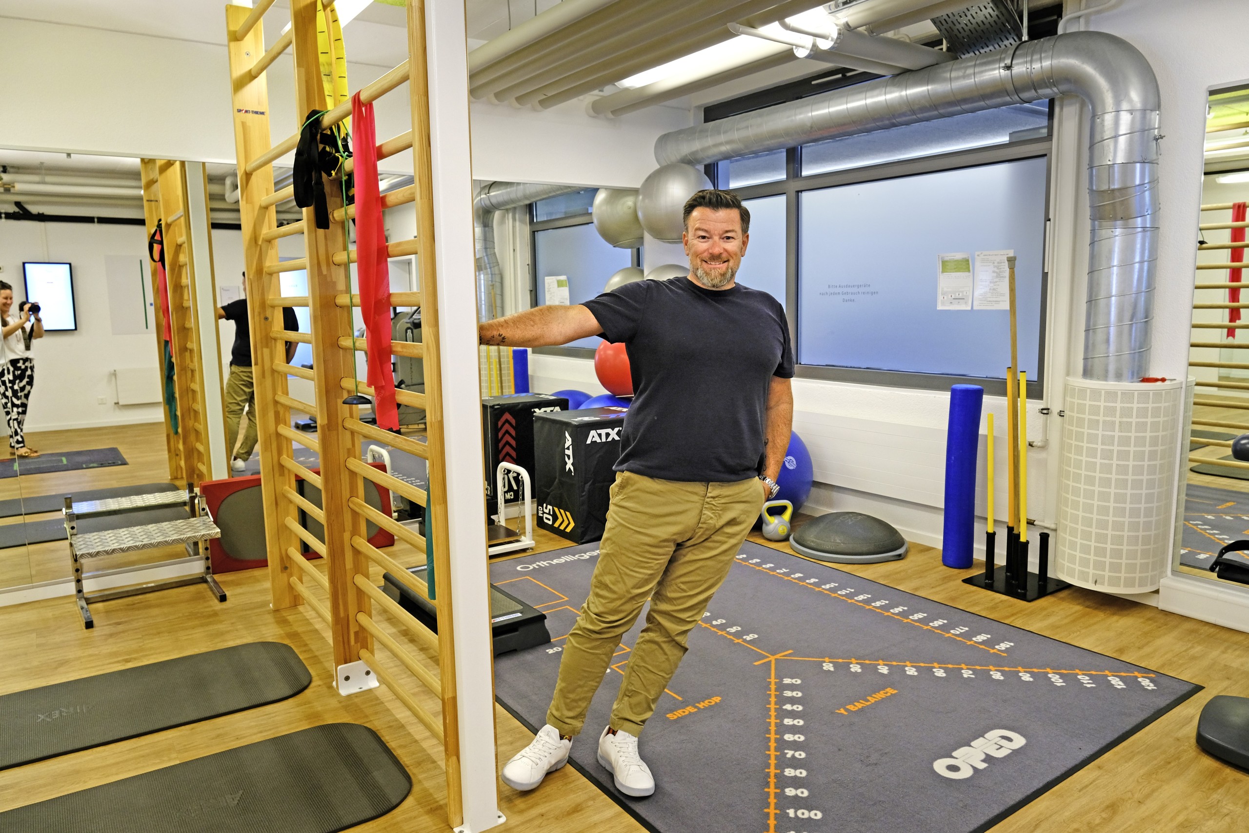 «Vor zwanzig Jahren war ich ein bunter Hund in der Branche, weil ich der Bewegung in der Therapie mehr Gewicht gab», erinnert sich Peter Roth. Heute ist dieser Ansatz weit verbreitet.