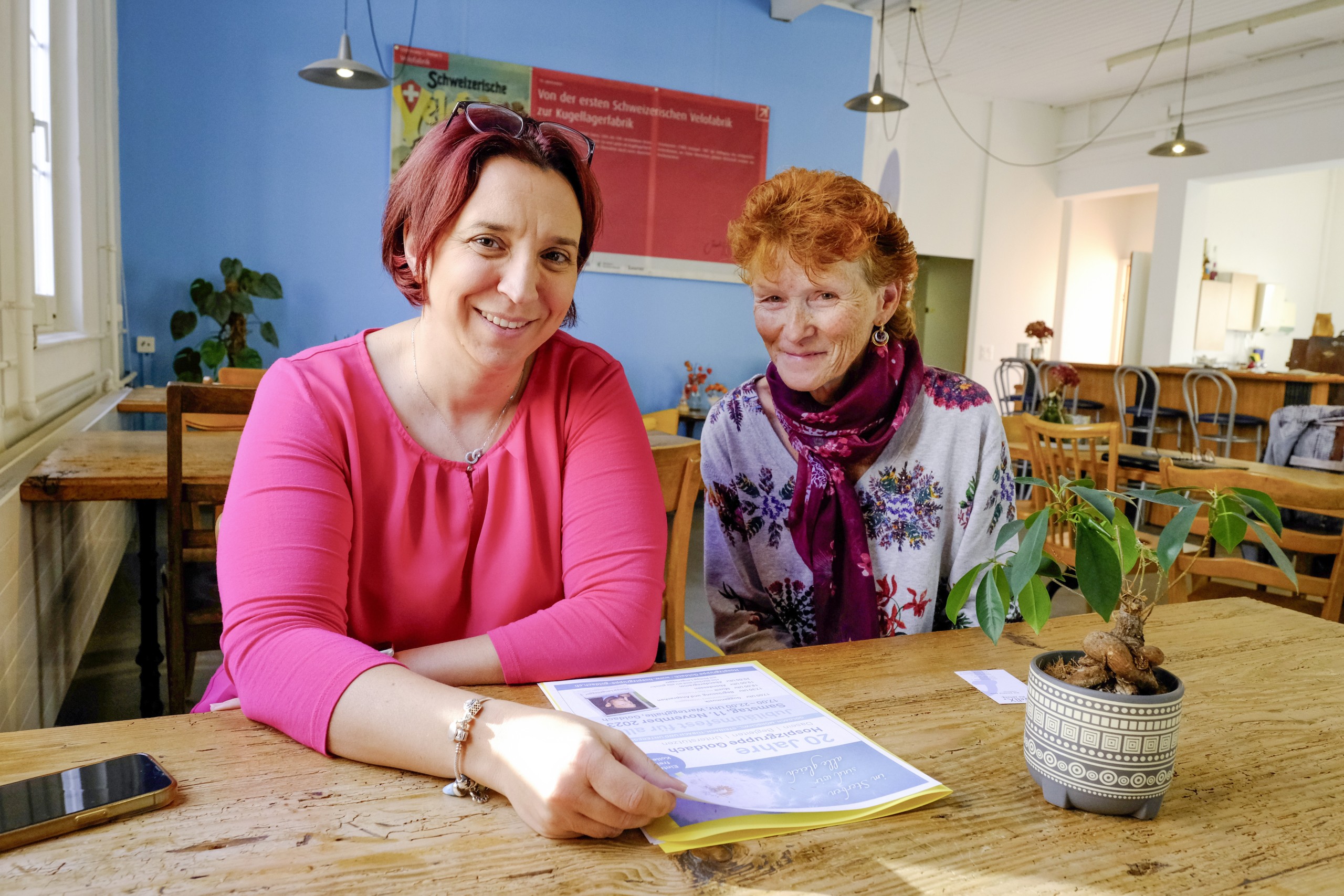 Sandra Culjaga (r.) und ihrer Vereinskollegin Maya Tavernier begleiten seit vielen Jahren Menschen auf dem Sterbebett.