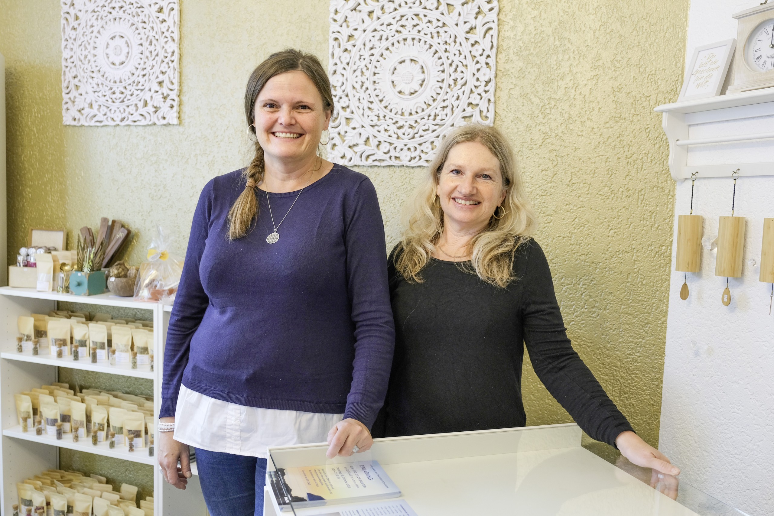 Claudia Tobler (l.) und Patricia Schmid im «Rosenquarz».