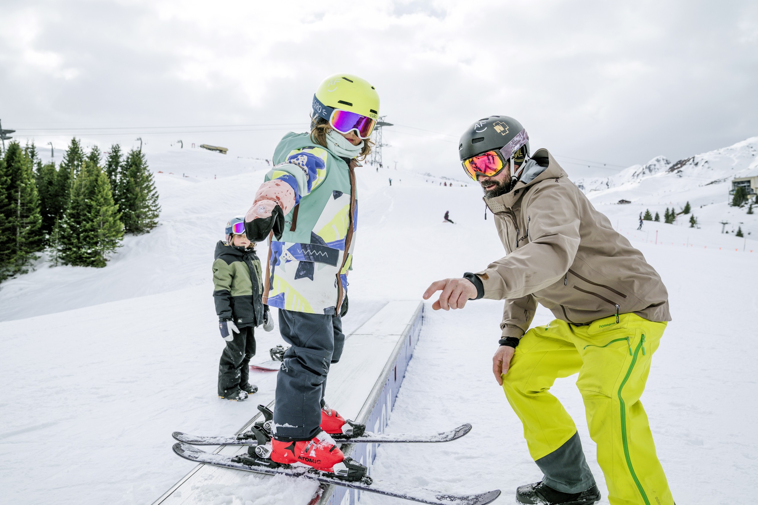 «Arosa Freestyle»-Präsident Nando Simmen weiss als ehemaliger FreestyleProfi, wie seine Schützlinge gekonnt durch den Snowpark kommen.