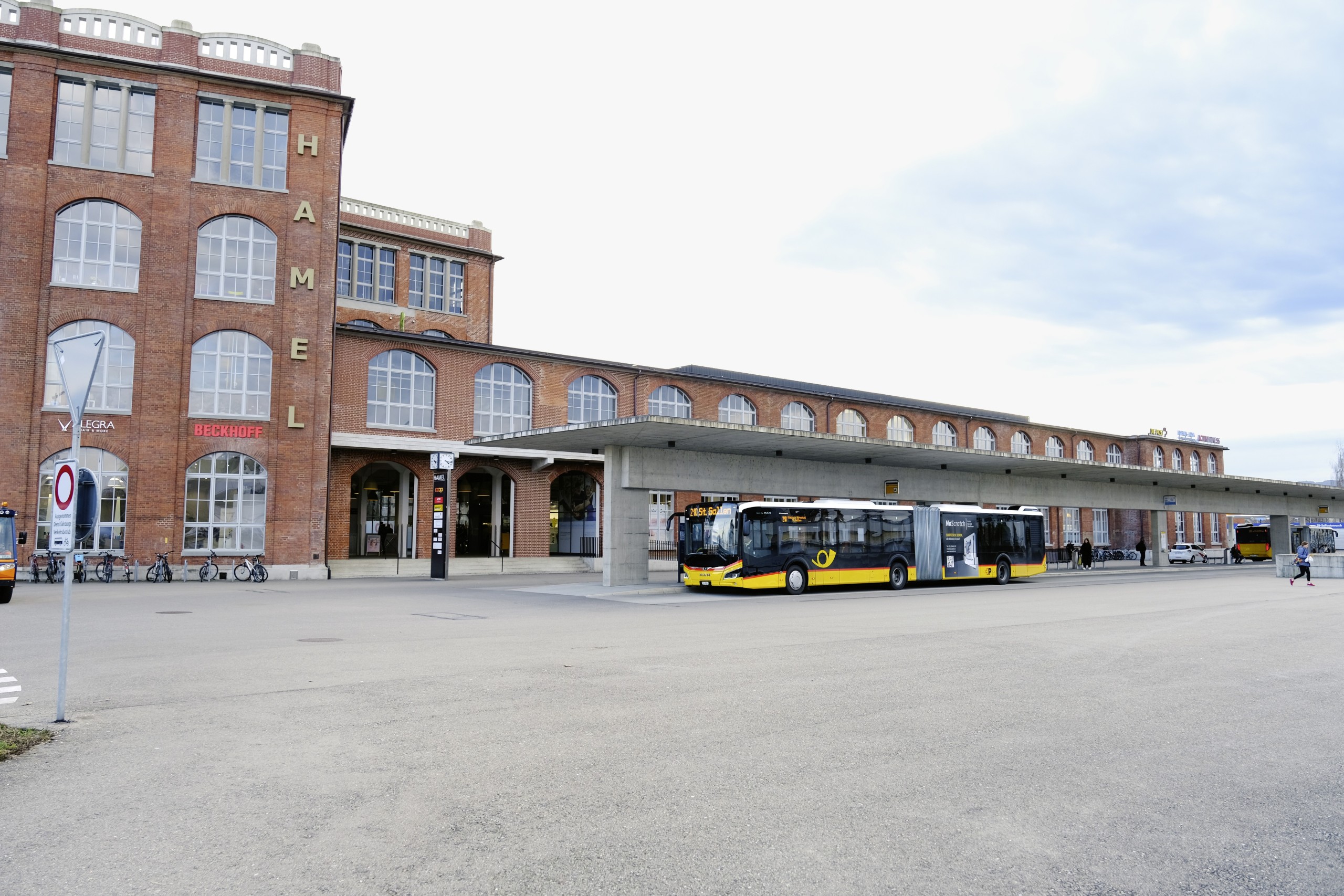 Der Stadtrat prüft Massnahmen, um die Sicherheit rund um den Arboner Bushof zu verstärken.