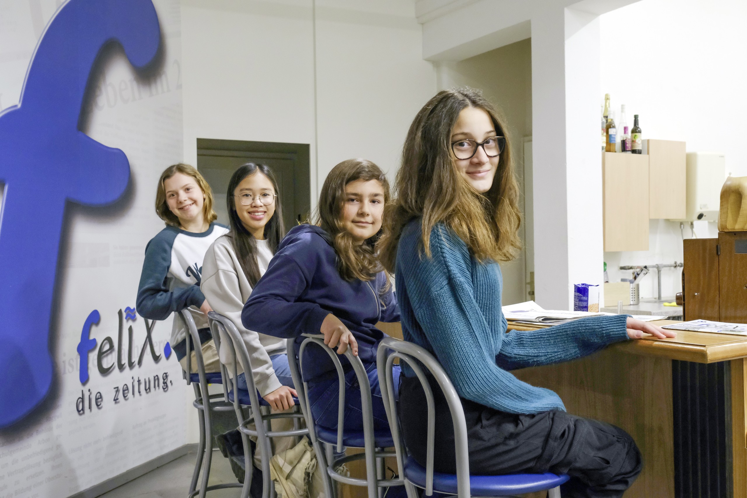 Sie sorgen in Arbon für Filmgenuss auf der grossen Leinwand (v.l.): Elina, Ai Vy, Arian und Ksenia.