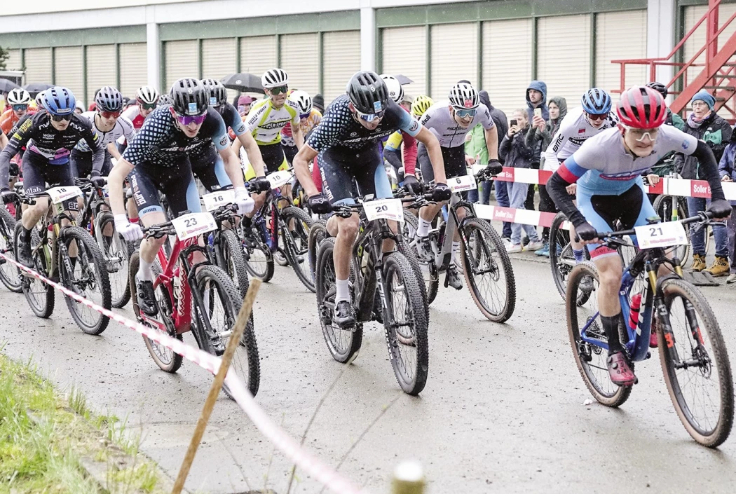 Beim Start der Kategorie U19 im Jahr 2023 waren Bike-Nachwuchstalente zu sehen.