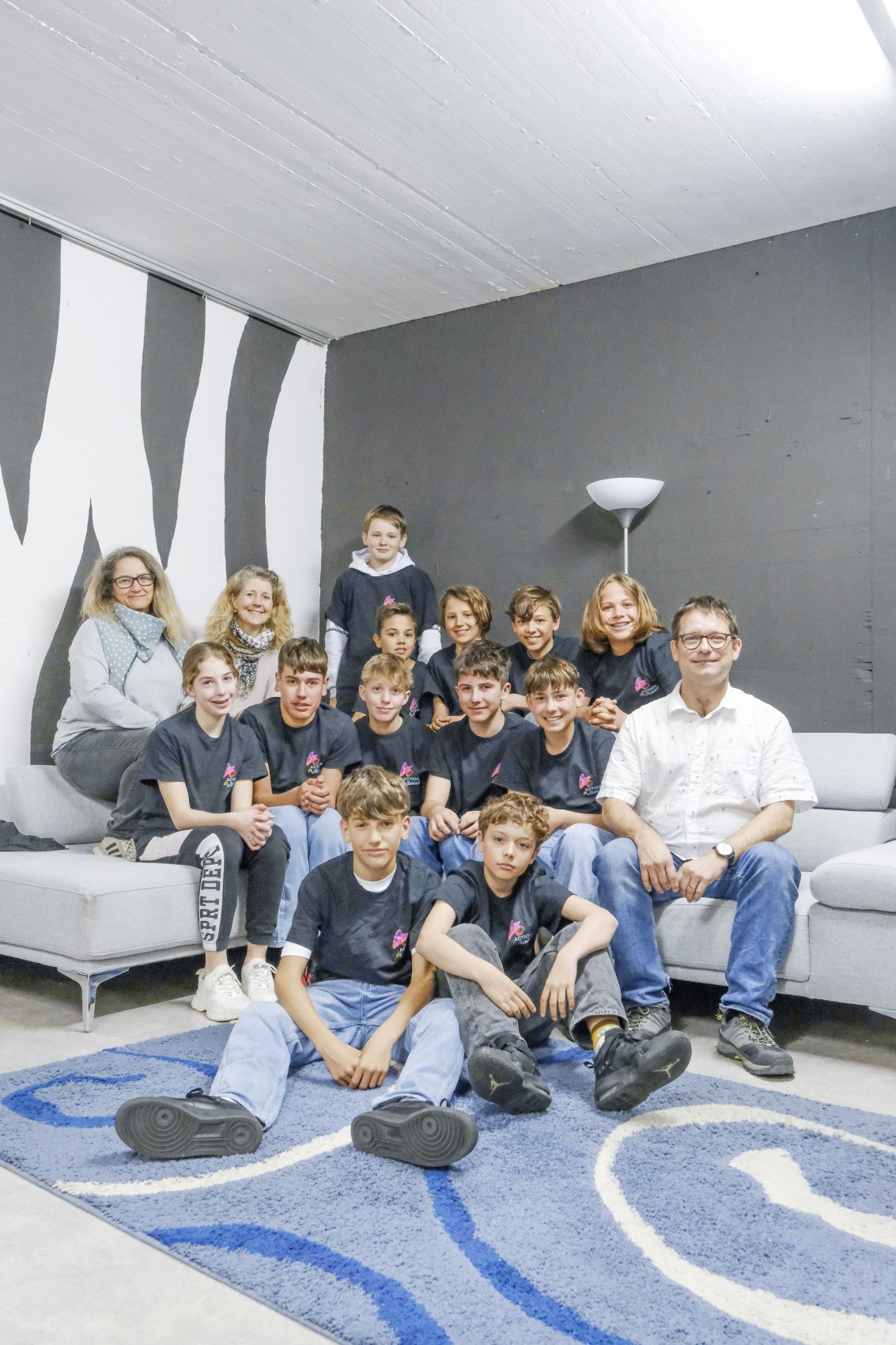 Ein Teil der Jugendlichen von «Action in Steinach» gemeinsam mit dem Pfarreibeauftragten Philipp Wirth (rechts) und zwei Mitgliedern der neugegründeten Jugendkommission, Janine Monnard und Karin Adani (v.r.).