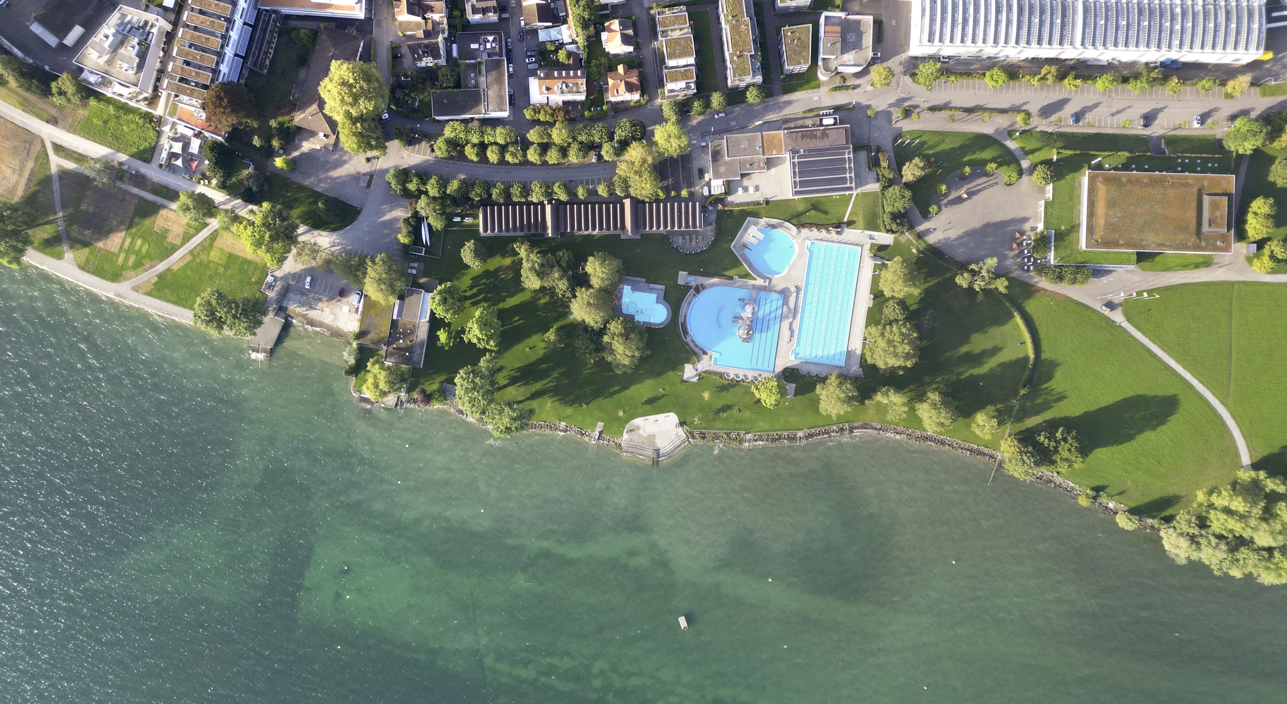 Das Arboner Schwimmbad bleibt für Fussgänger gesperrt.