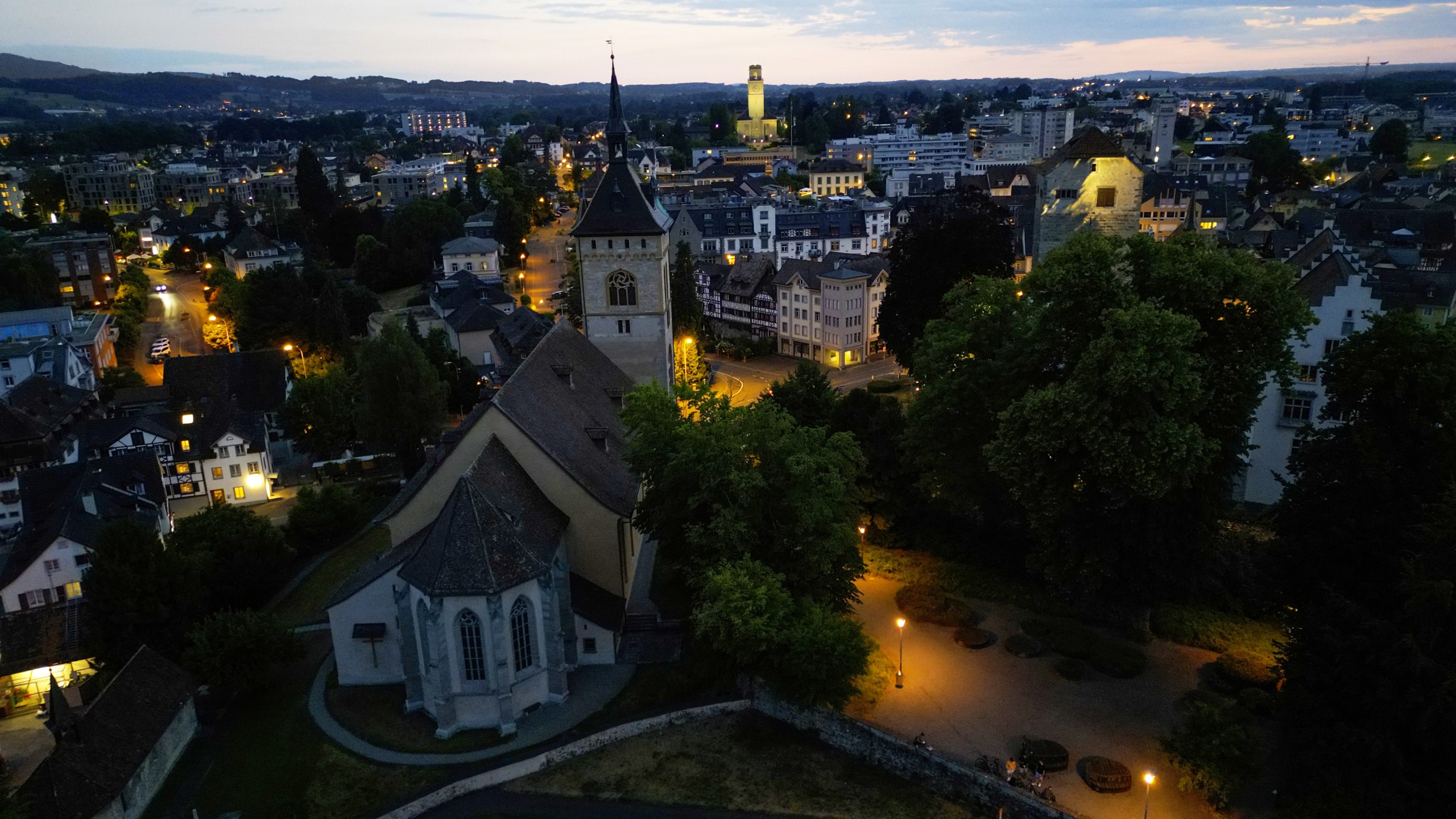 Die Nacht ist kaum noch dunkel: Künstliches Licht vertreibt die natürliche Nachtdunkelheit immer mehr.