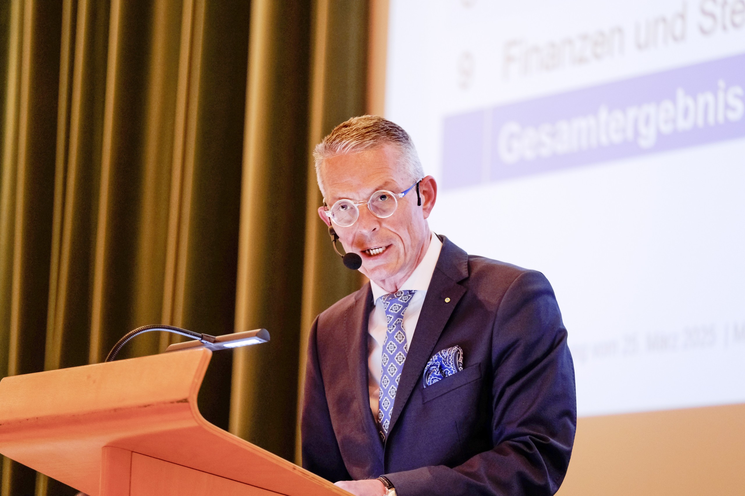 Michael Aebisegger steht an der Gemeindeversammlung im Kreuzfeuer.