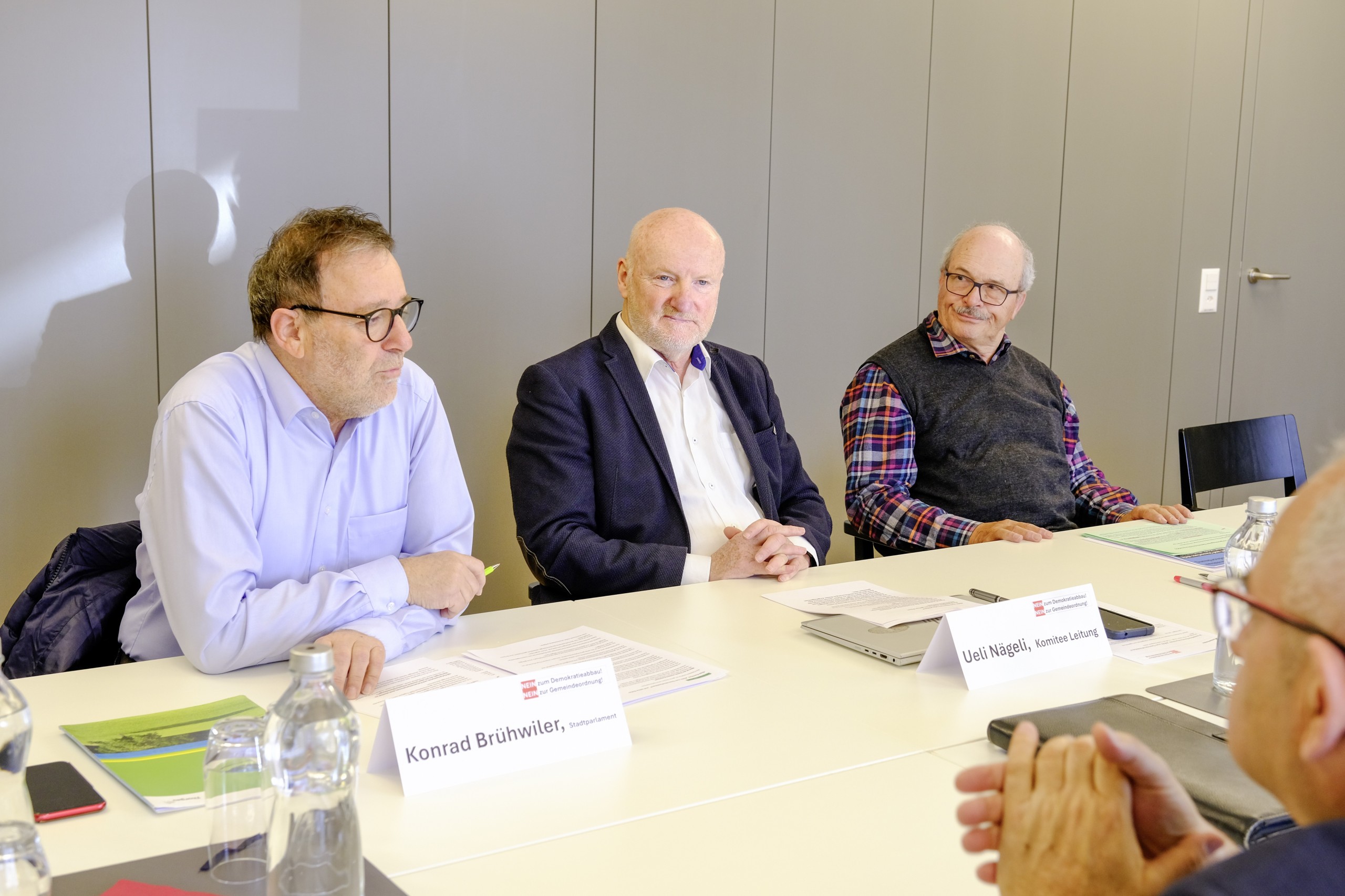 Konrad Brühwiler, Ueli Nägeli und Riquet Heller legen als Vertreter des Nein-Komitees ihre Gründe zur Ablehnung der neuen GO dar.