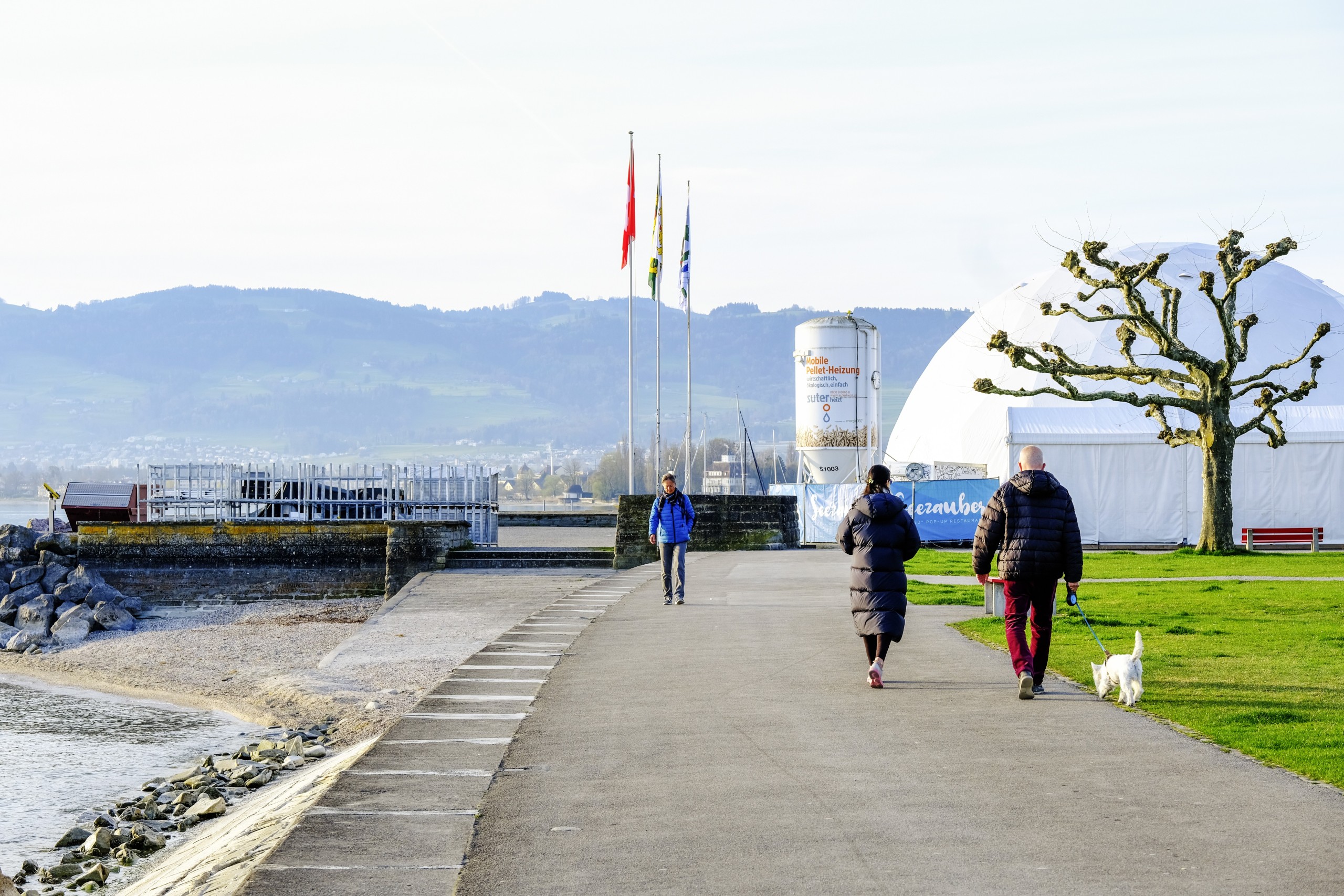 Der weitläufige Aussichtsplatz beim Fliegerdenkmal erinnert derzeit mehr an einen Abstellplatz für Baumaterial.