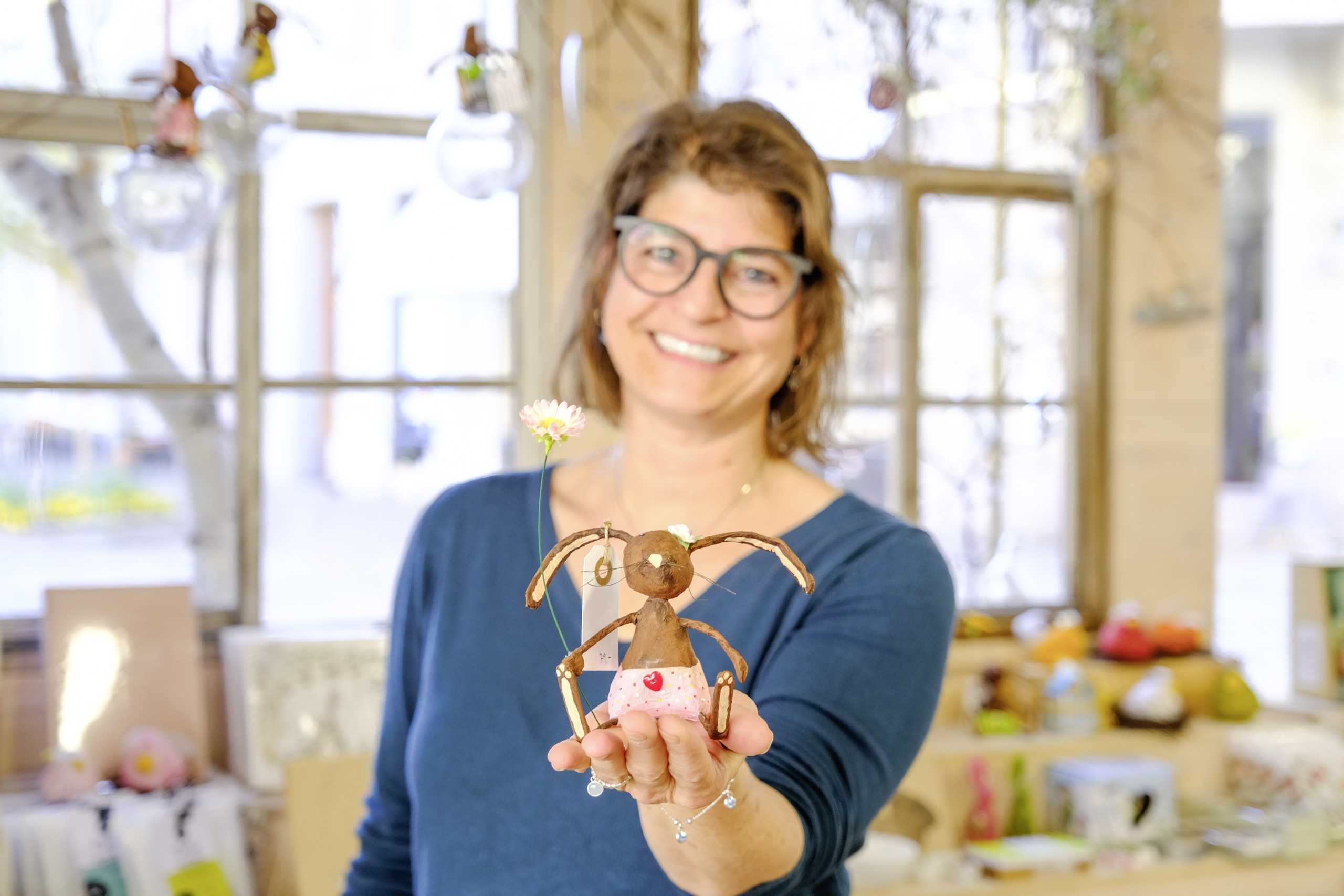 Heidi Weh will mit ihrer Kunst und ihrem Verkaufsladen die Welt ein bisschen bunter machen.