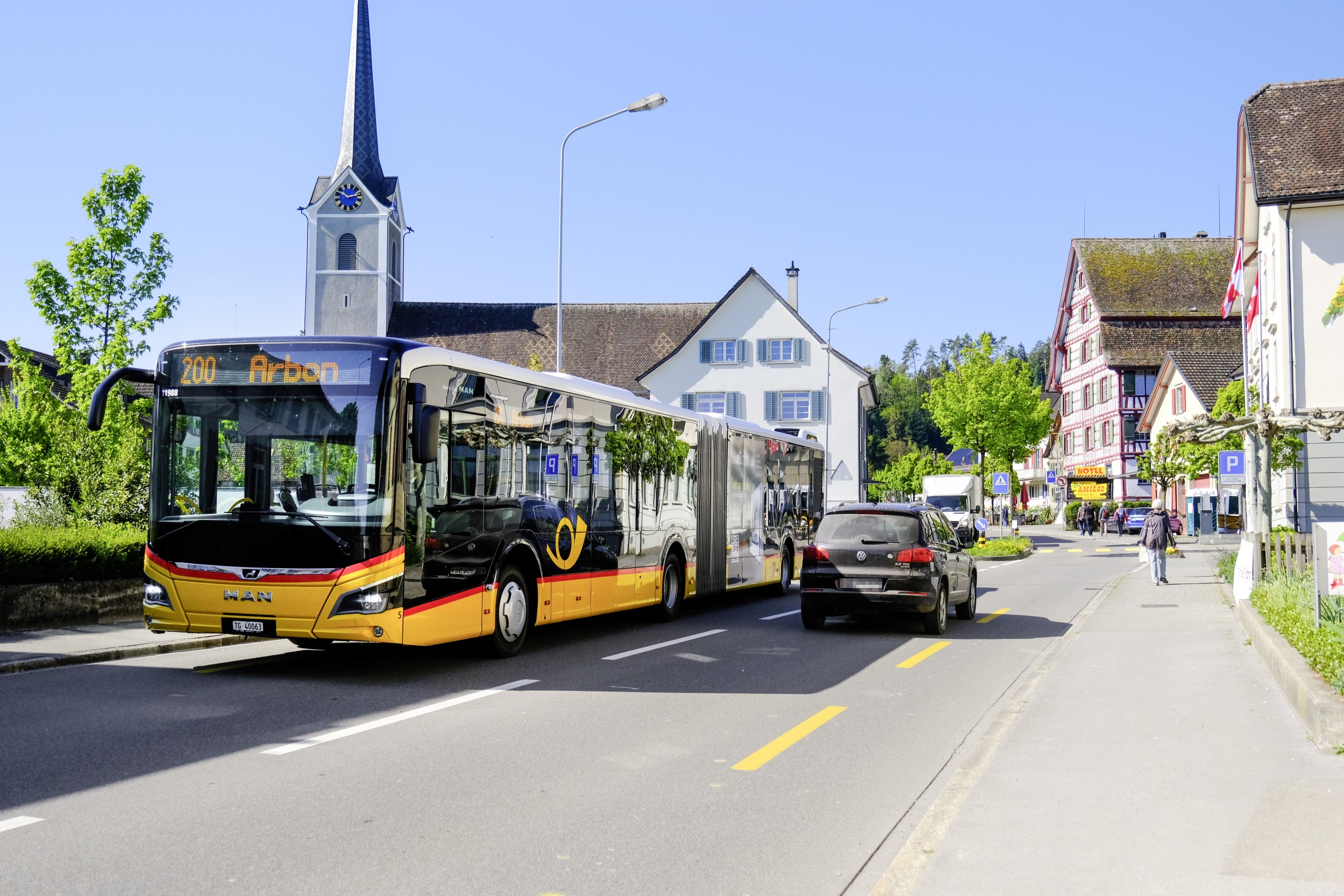 Das Postauto befindet sich auf diesem Bild genau dort, wo das kantonale Tiefbauamt die Erstellung einer neuen Bushaltestelle plant.