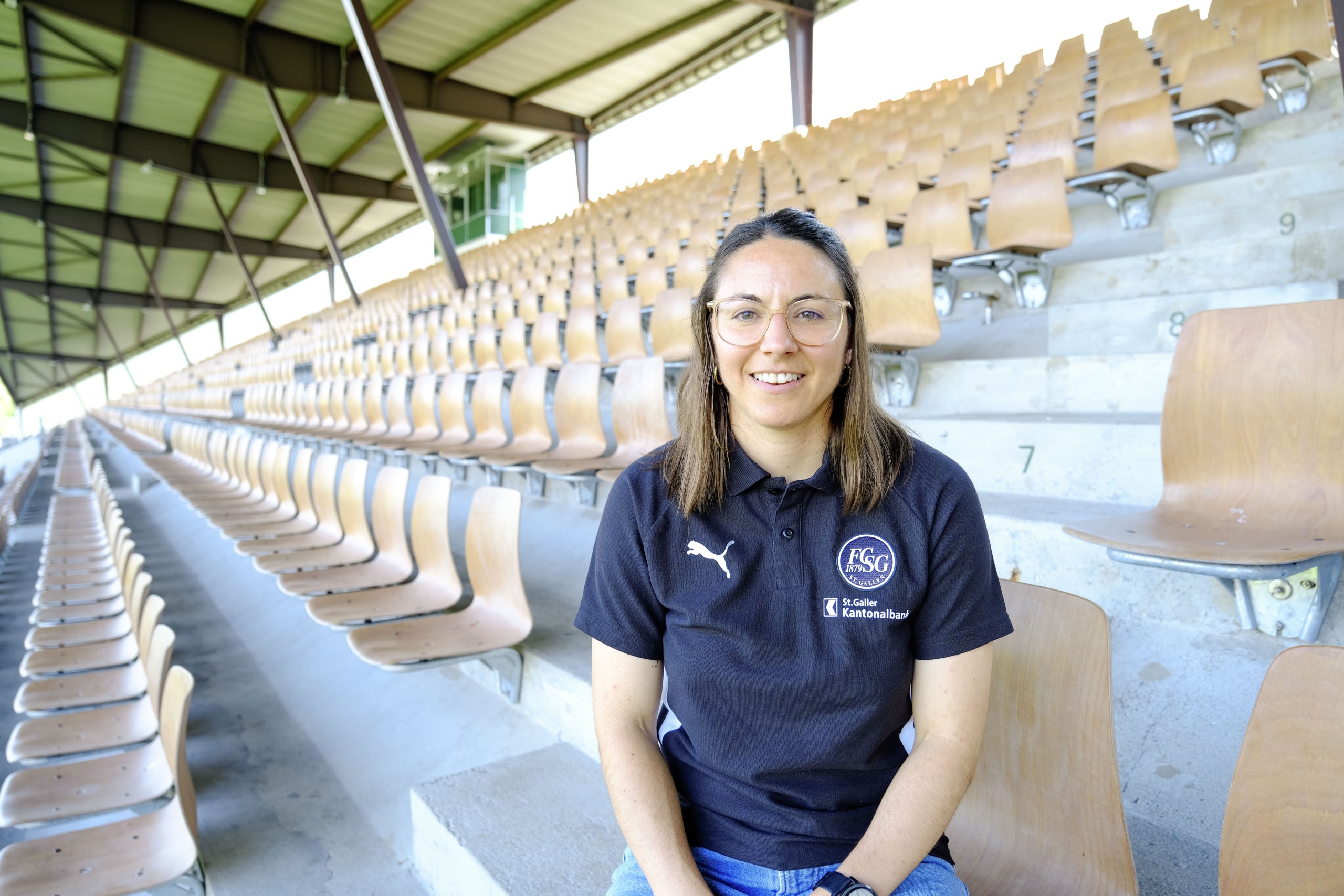 Co-Sportchefin Patricia Willi im Heimstadion der FCSG-Frauen, dem Espenmoos.