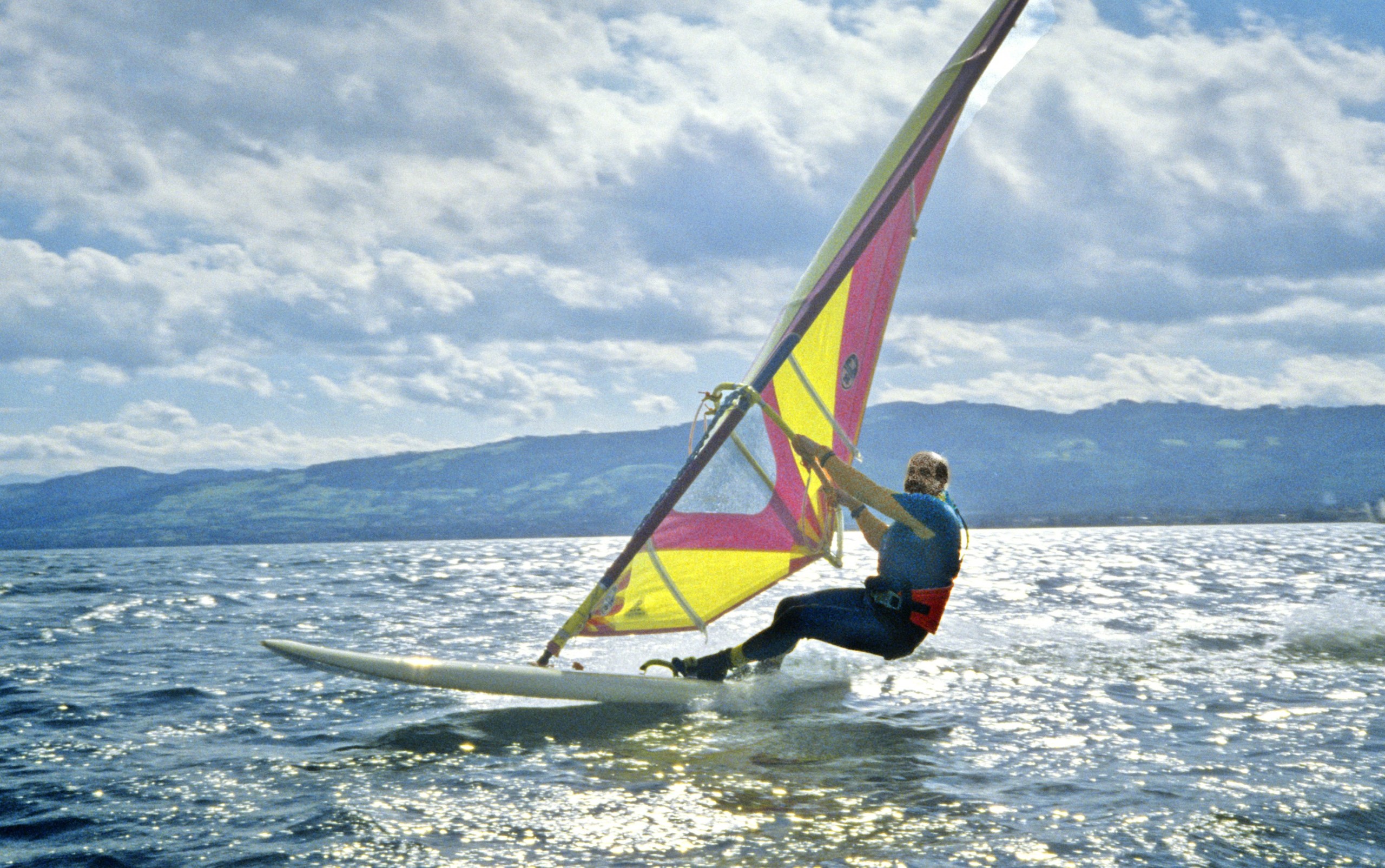 Dieses Bild zeigt Herbert «Häbi» Haltmeier vor 30 Jahren. Abwechslungsweise war er mal auf dem Bodensee unterwegs.