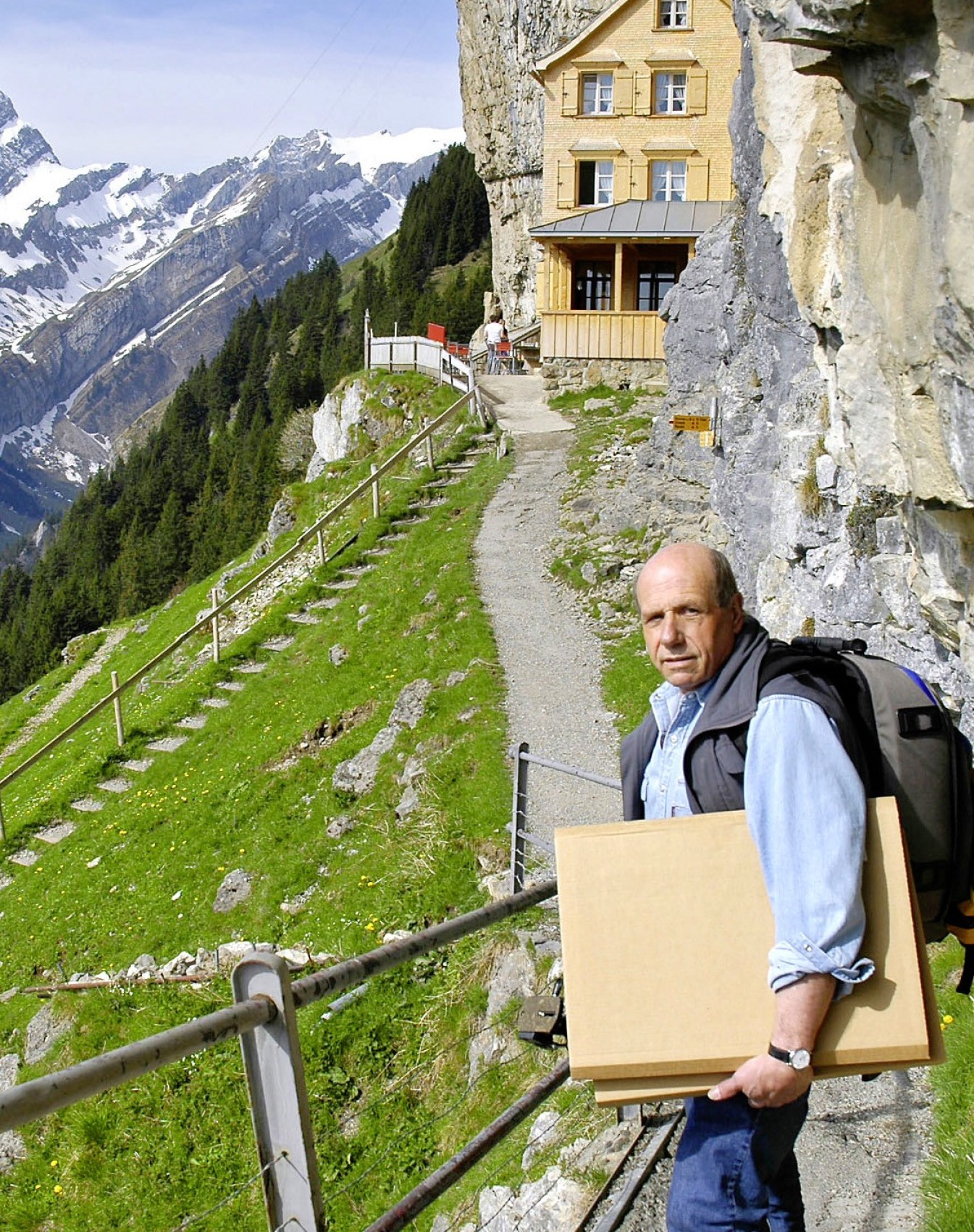 Auf die Landschaftsfotografie sattelte Haltmeier erst 1991 um – nachdem der Zürichberg Verlag einen Bildband mit seinen Landschaftsbildern veröffentlicht hatte. «Plötzlich wollten alle meine Bilder.» In der Folge gab er sein Studio in St. Gallen auf und widmete sich ganz der Schweizer Landschaft.