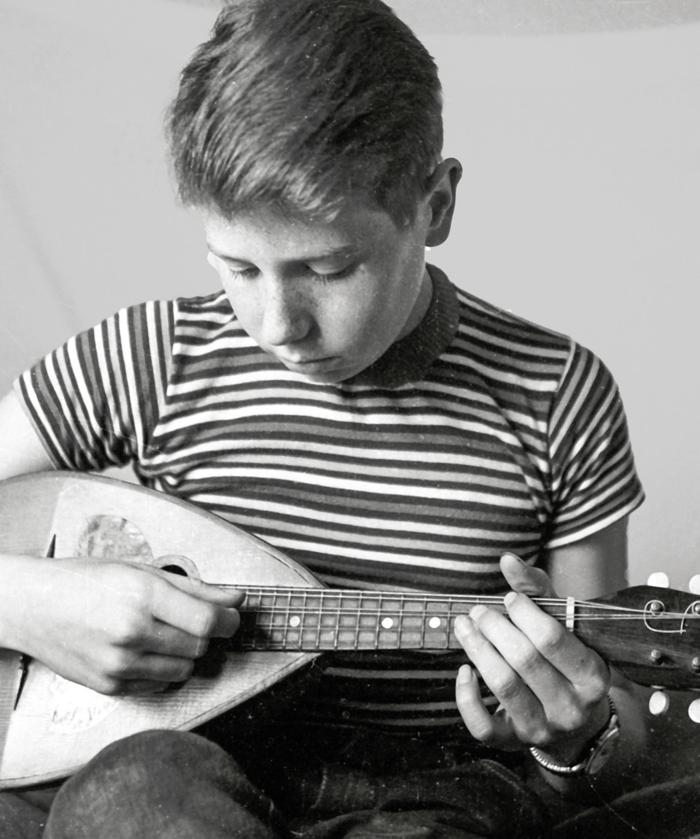 Fotografiert hat Haltmeier bereits in jungen Jahren. «Mit elf oder zwölf habe ich zuhause in unserer Küche Filme entwickelt», erinnert er sich. Damals erwachte auch seine Liebe zur Musik. Die Mandoline bekam er von seiner Grossmutter geschenkt.