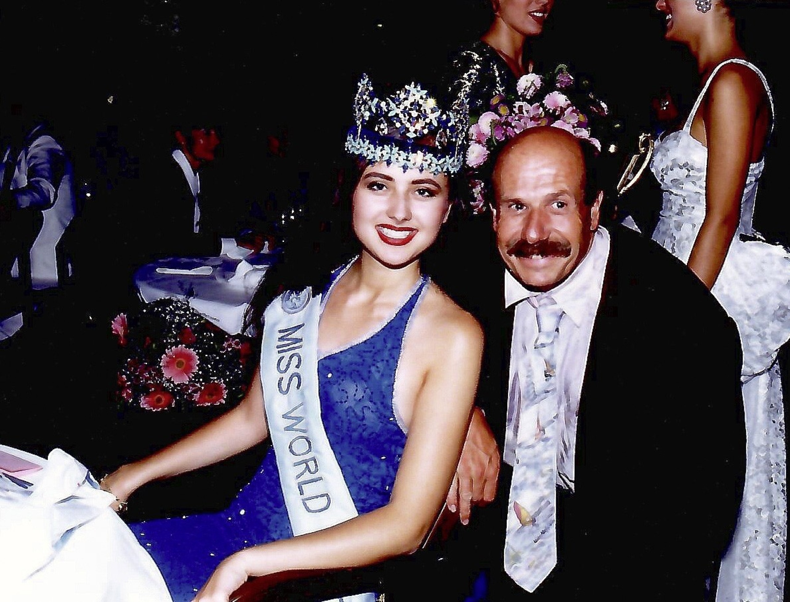 Ursprünglich hat Haltmeier Drucker gelernt. Er kehrte dem Beruf jedoch bald den Rücken und machte sich mit knapp 30 als Fotograf selbstständig. Damals im Studio in St. Gallen – die einzige Zeit, in welcher der Ur-Arboner seiner Heimat den Rücken kehrte – machte er vor allem Werbefotografie für die Industrie, Swissair, Nestlé, etc. In dieser Ära entstand auch das Foto mit der damaligen Miss World. «Ich fotografierte an den Miss Schweiz Wahlen, als ich die Miss World im Publikum entdeckte.» Kurzerhand drückte er einem Gast seine Kamera in die Hand, mit der Aufforderung: «Einfach abdrücken!»