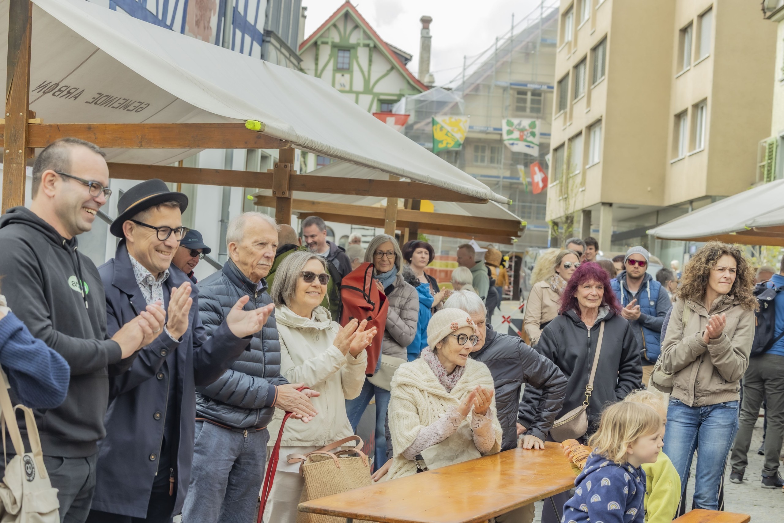Stadtpräsident René Walther auf Tuchfühlung mit der Bevölkerung.