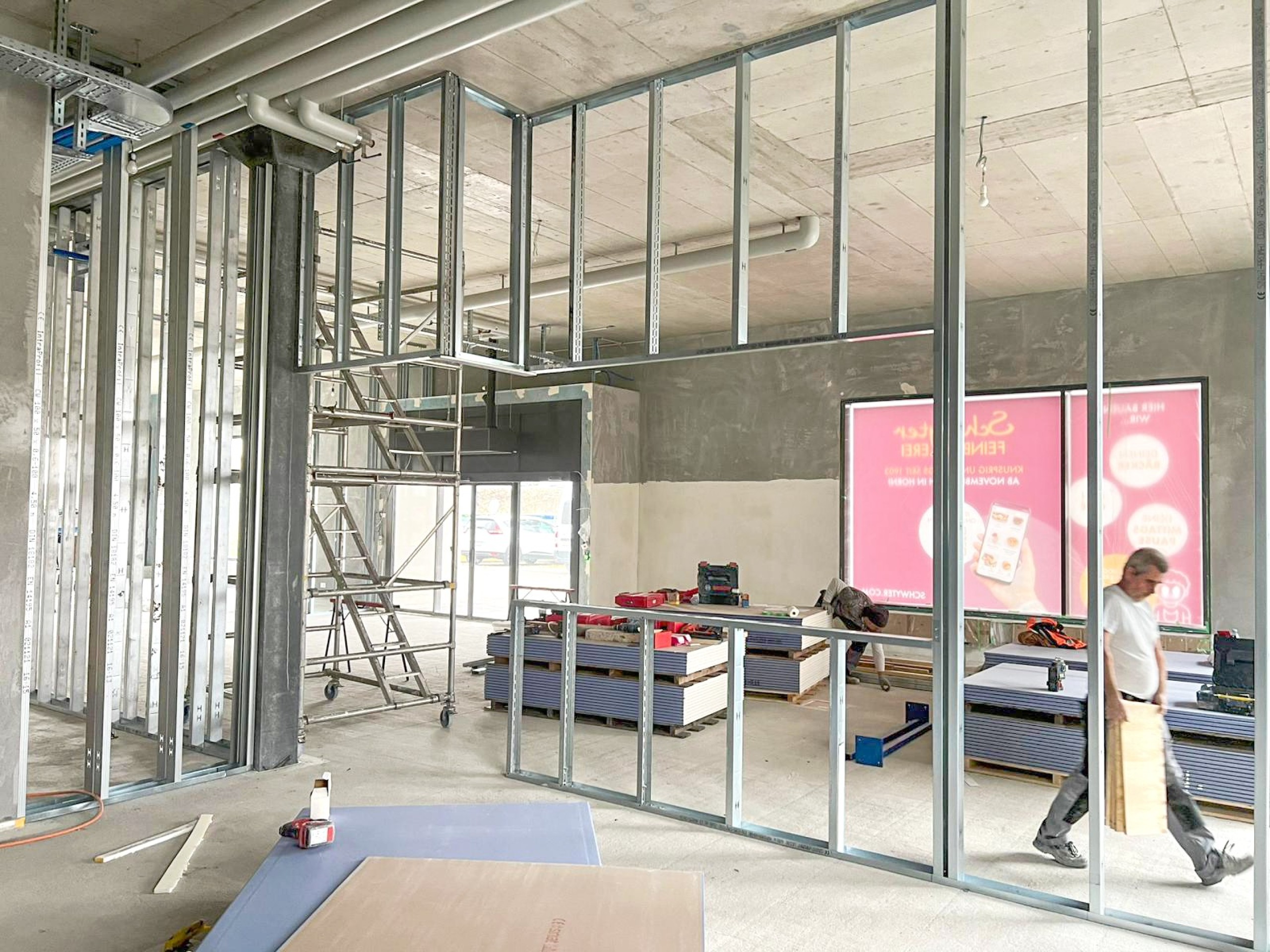 Bald weht hier der Brötchenduft durch Quartier. Der Innenausbau der Gewerbeliegenschaft an der Horner Seestrasse 115a ist in vollem Gange