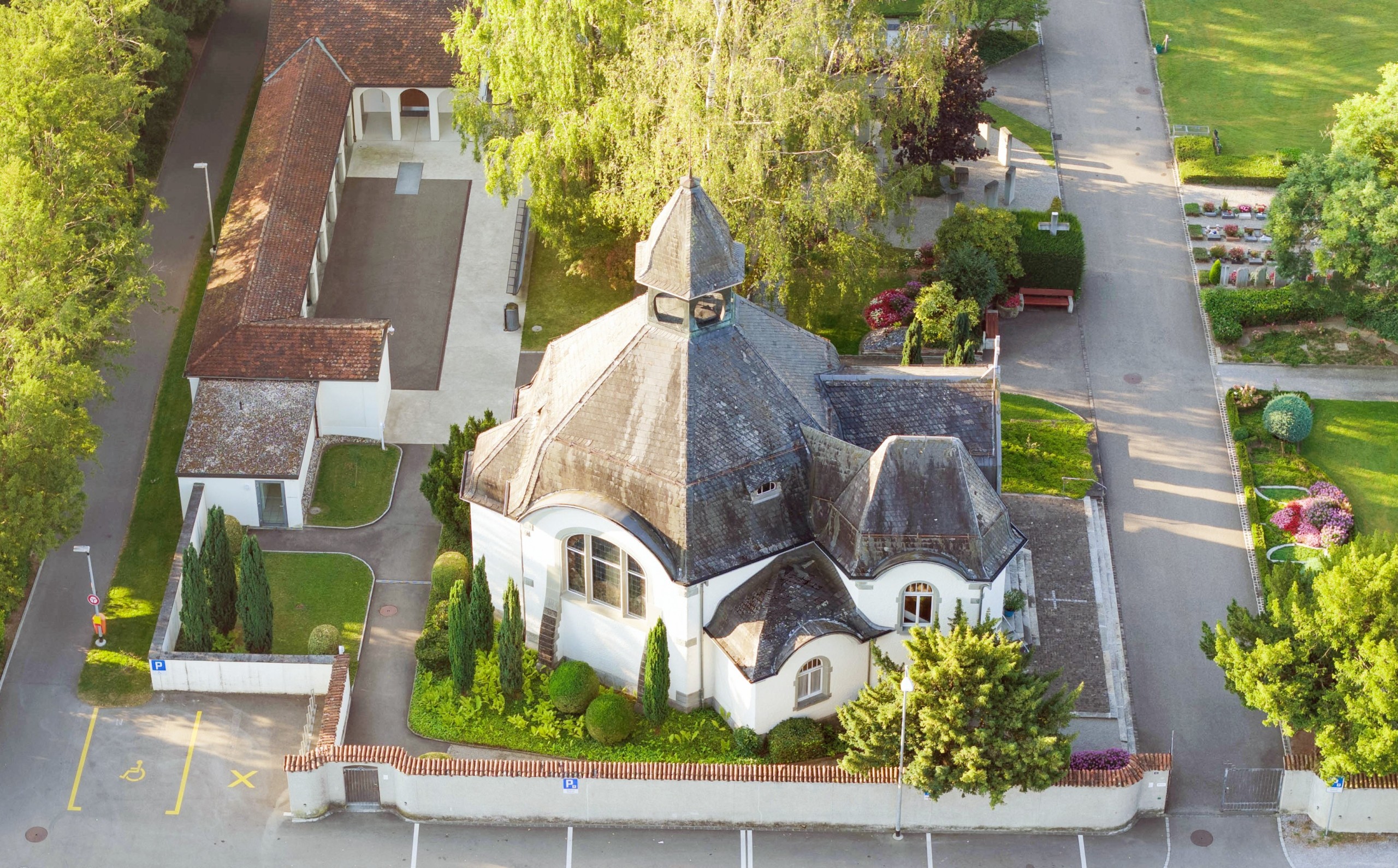 Die denkmalgeschützte Friedhofskapelle wird saniert.