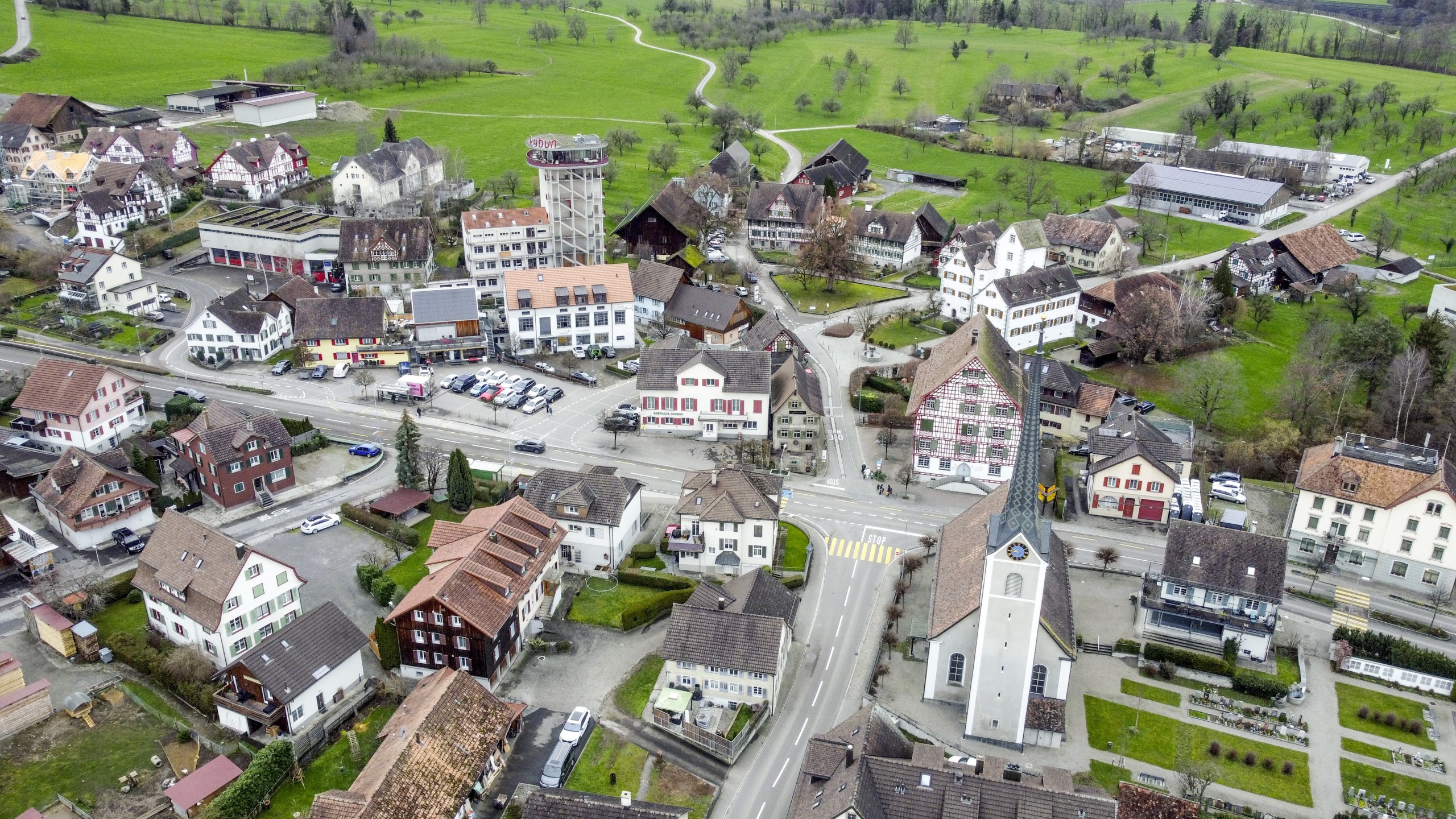 Roggwils Zentrum mit Ochsen und Farinolihaus liefert seit Jahren Diskussionsstoff. Der ersehnte Entscheid wird nun um weitere sechs Monate verschoben.