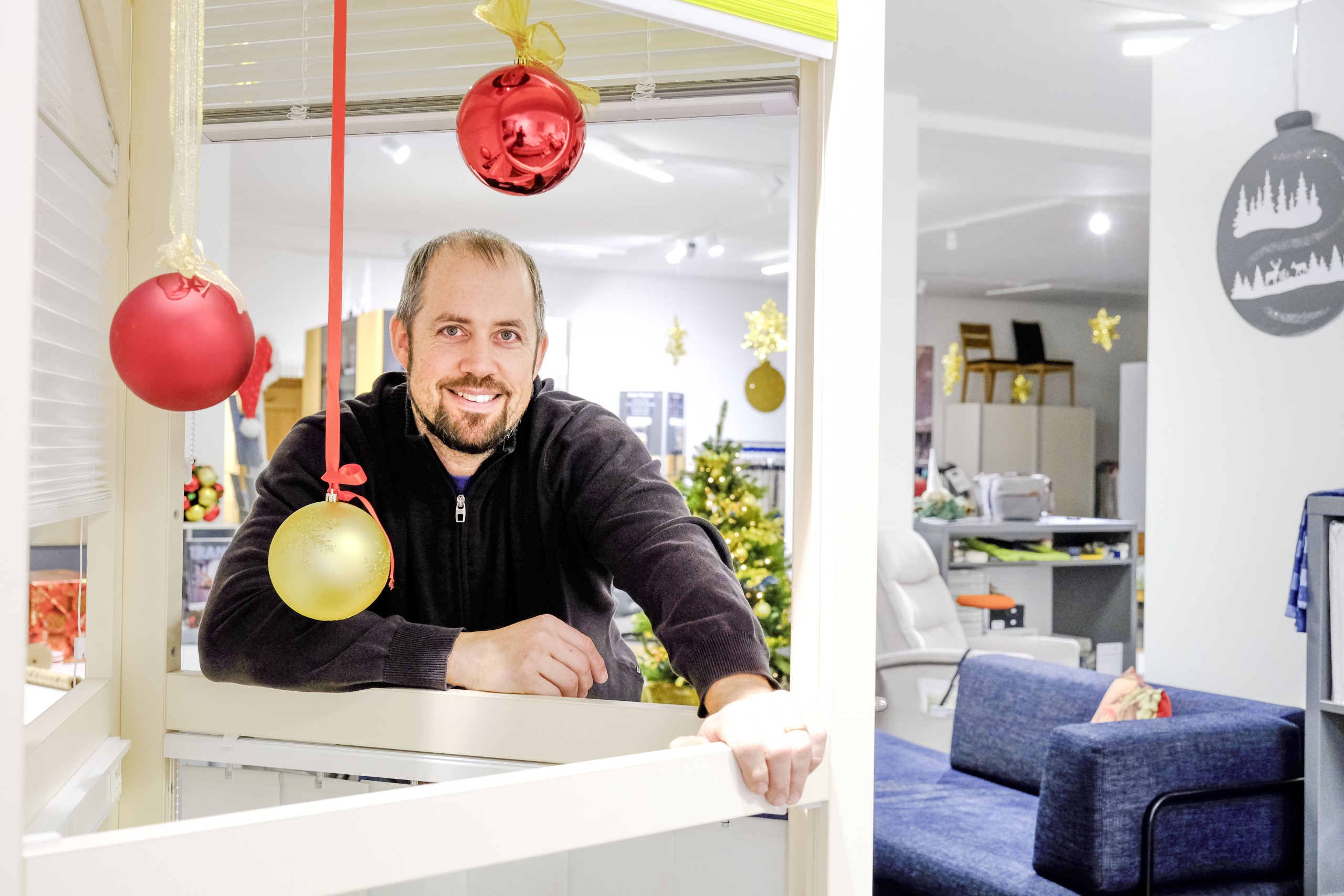 Feger Wohnen mit tollen Schnäppchen, hausgemachten Köstlichkeiten und dem Auftritt des evangelischen Kirchenchors um 11 Uhr sowie nachtragend mit Espresso