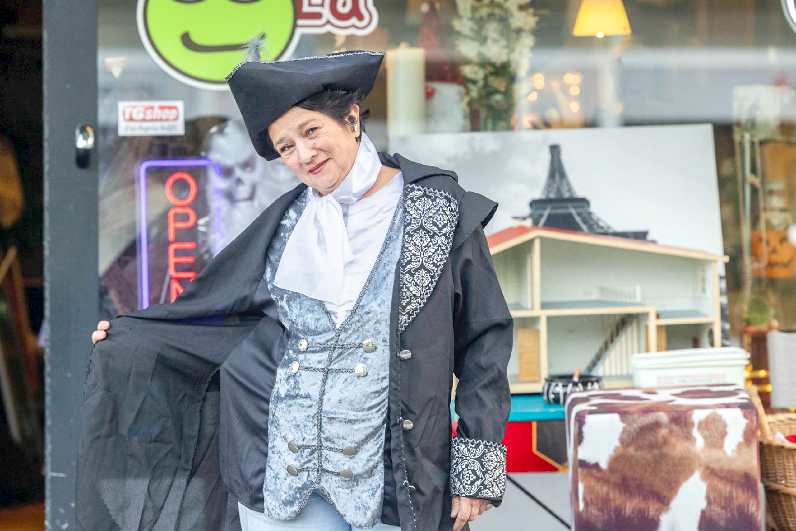 LuLa Brocki, mit Hot Drinks und Christstollen