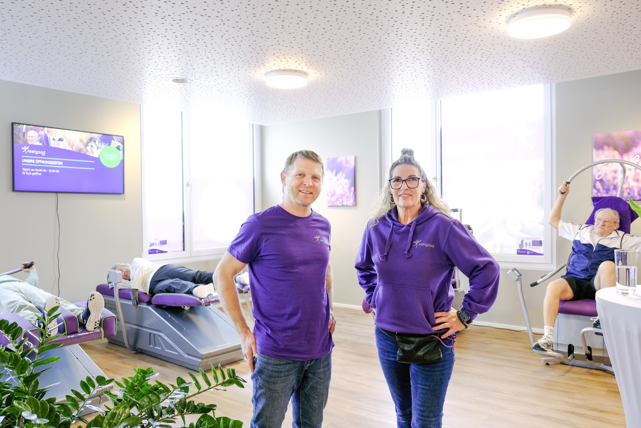 Mit Tina Oswald-Sommer (r.) haben Martin Lackner (l.) und Stefan Mätzler eine Fachperson, die das Center jeweils von 8 bis 12 Uhr betreut.