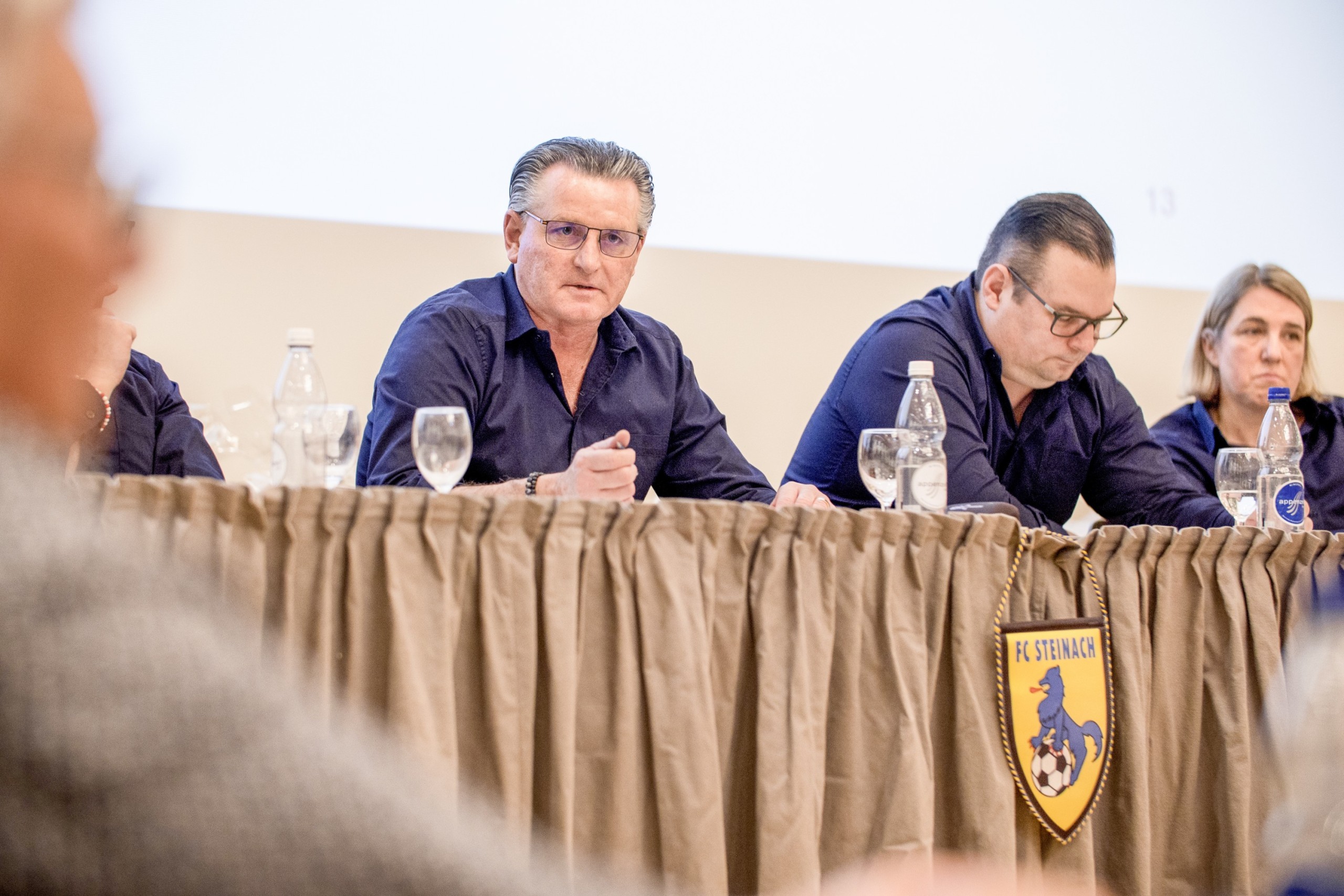 Vereinspräsident Wolfgang Steiger betont an der HV zum wiederholten Mal die Wichtigkeit der zusätzlichen Garderoben für den FC Steinach.