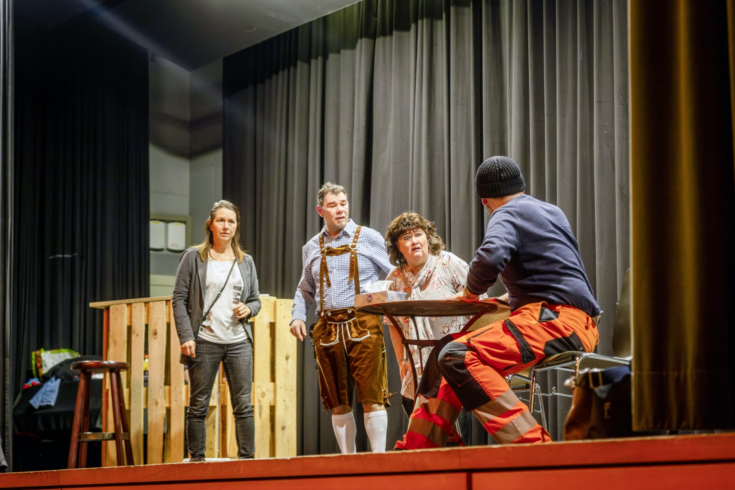 Das Ensemble des Theater- und Kulturvereins Bühni Steinach probten seit  Monaten an ihrem neuen Stück.