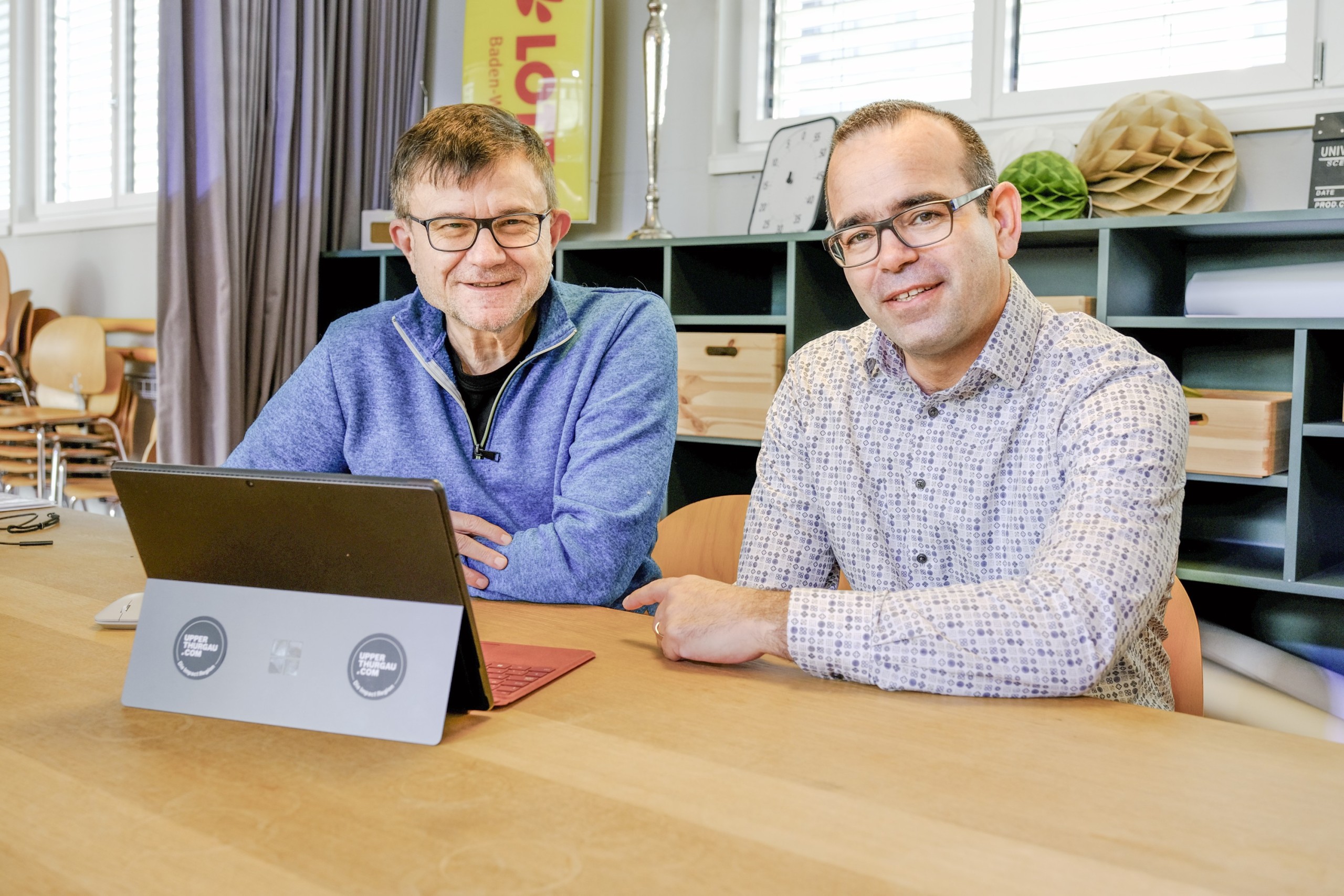 Gilbert Piaser (l.) und Samuel Struhs diskutieren im «ZIKpunkt».