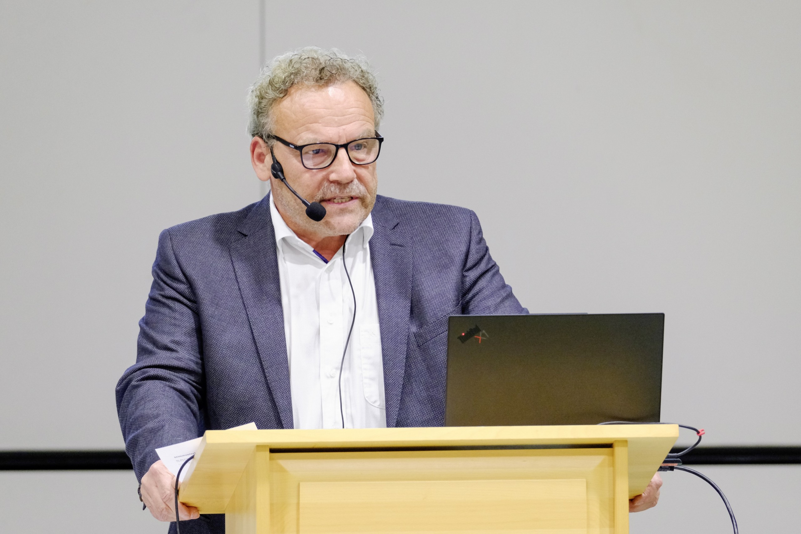 Gemeindepräsident Peter Imthurn diskutierte mit den Anwesenden.