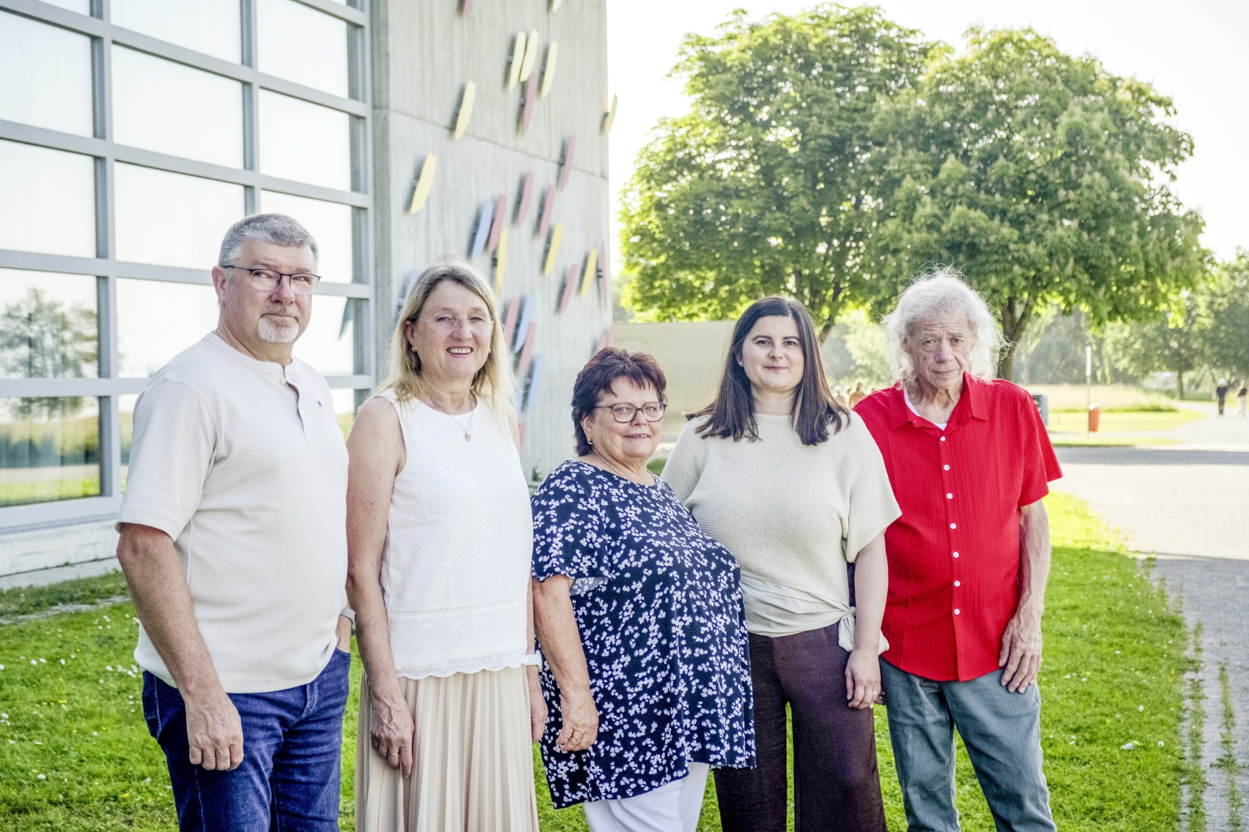 Das neue Parlamentsbüro. (v.l.n.r.: Kurt Boss (SVP),  Esther Straub (Die Mitte), Christine Schuhwerk (FDP/XMV),  Samra Ibric (FDP/XMV), Jakob Auer (SP)).
