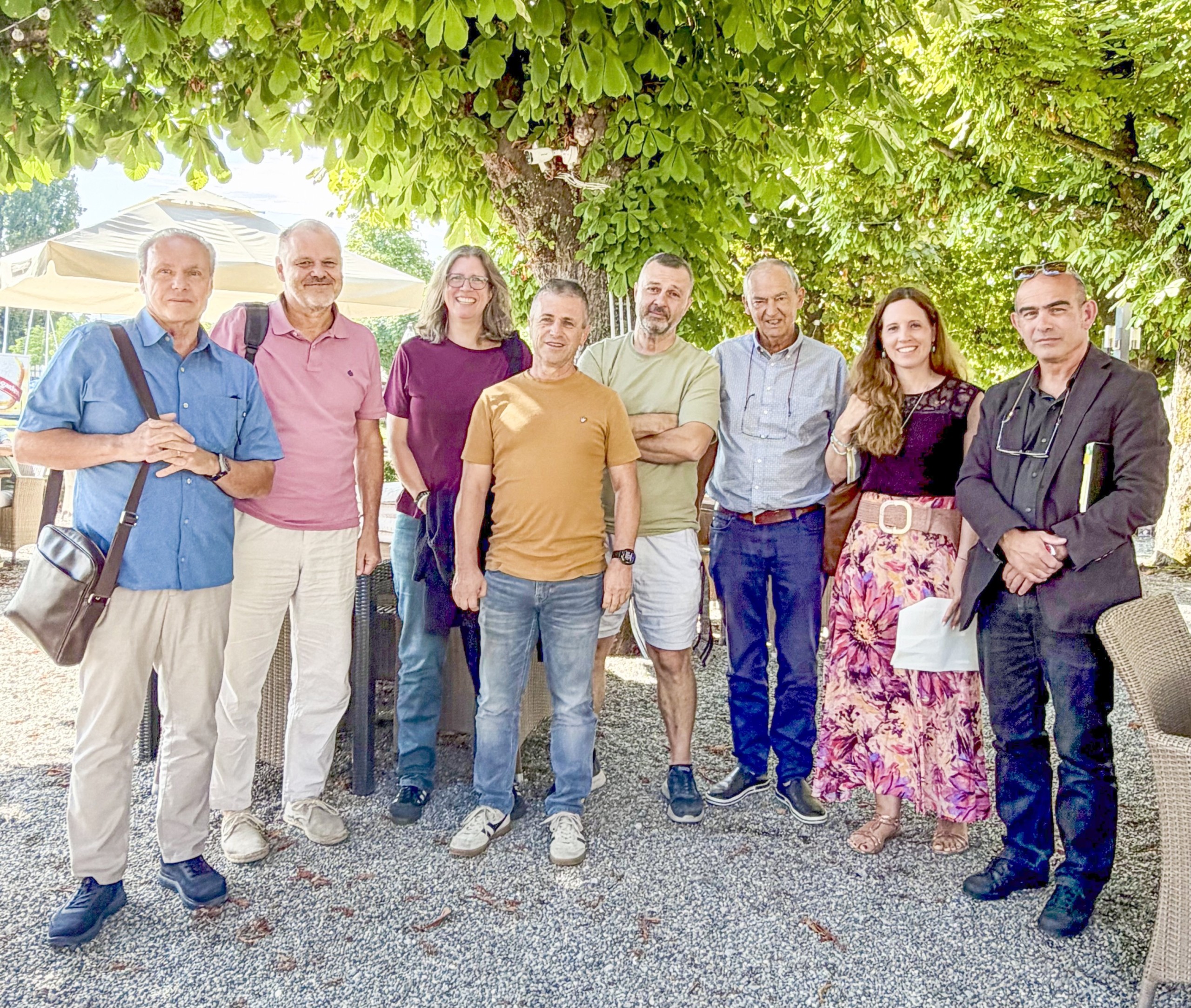 Augenschein im «Roten Kreuz» (v.l.): Mario Freda (Ortsbildkommission kurz OBK), Raphael Künzler (OBK), Christiane Heynen (Leiterin Bereich Hochbau, Stadt Arbon), Rainer Heeb (Leiter Abteilung Bau/Umwelt, Stadt Arbon), Gionatan Capuano (Inhaber «Rotes Kreuz»), Kurt Egger (Heimatschutz), Rahel Schütz (Leiterin Rechtsdienst, Stadt Arbon), Antonios Palaskas (Denkmalpflege).