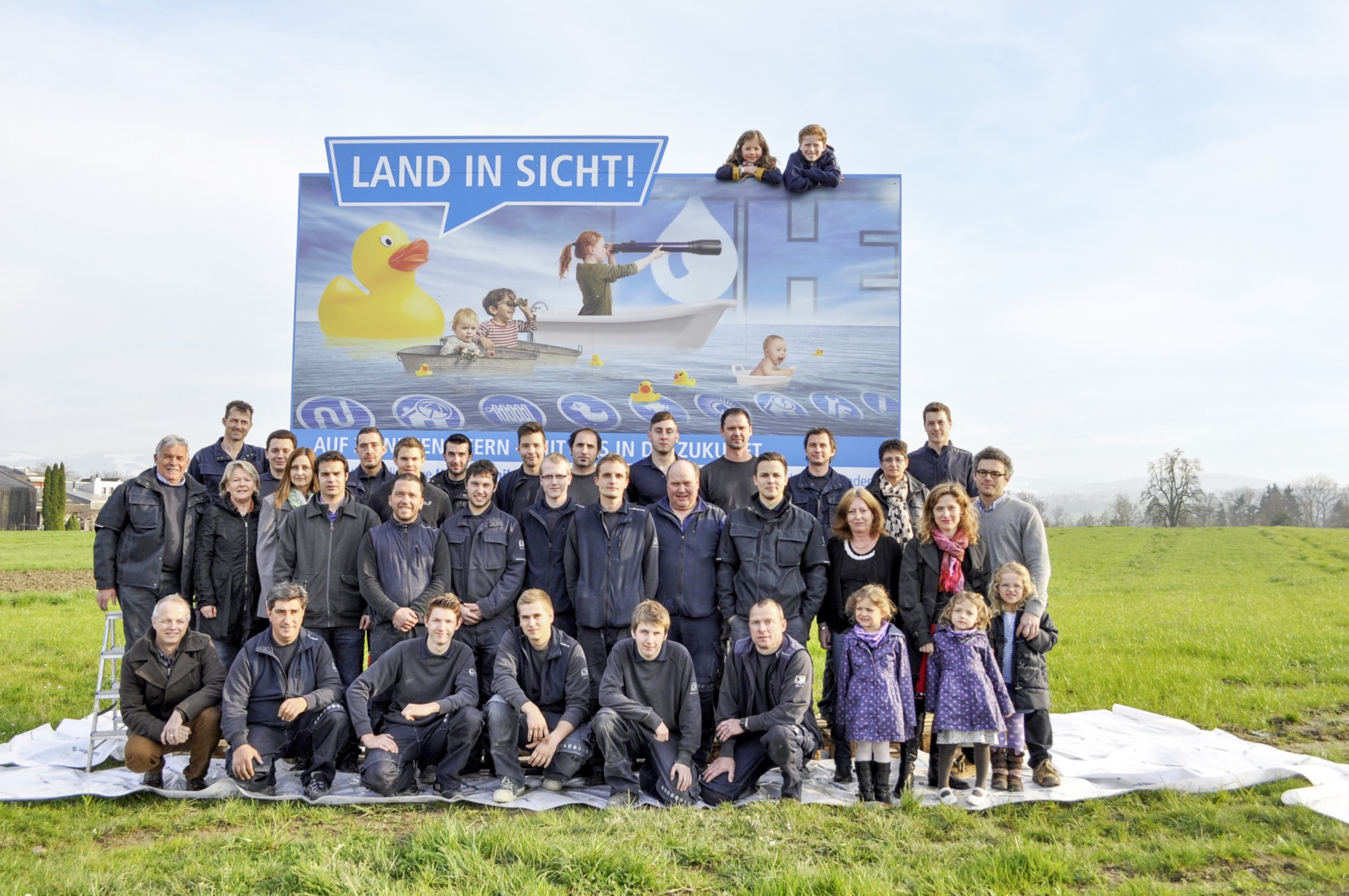Das Team beim Spatenstich für den Neubau in Pünt 2015.