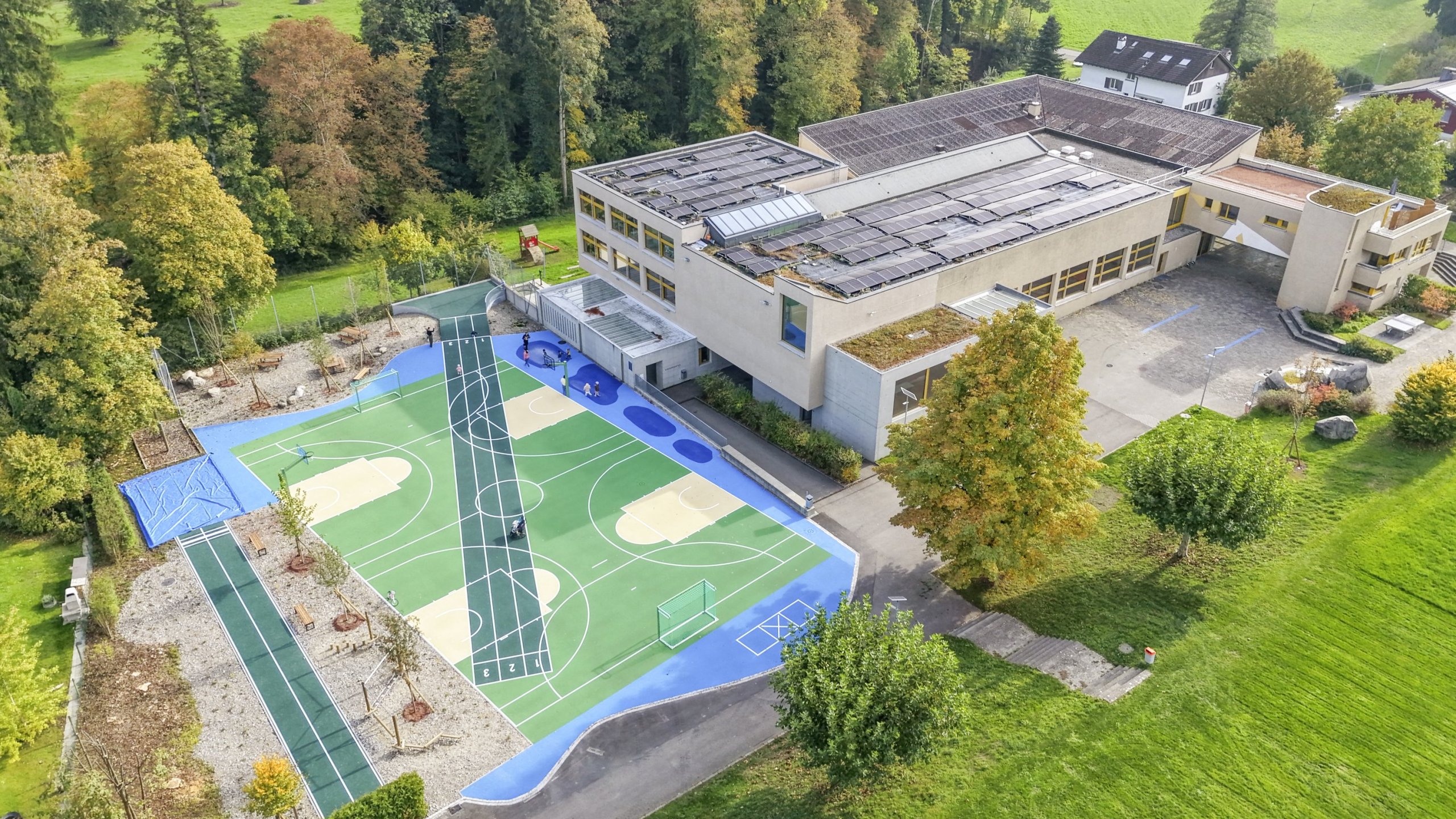 Aufgrund der anhaltenden Zwischenfälle überprüft die Gemeinde Berg nun die Überwachung des Schulareals mit Videokameras.