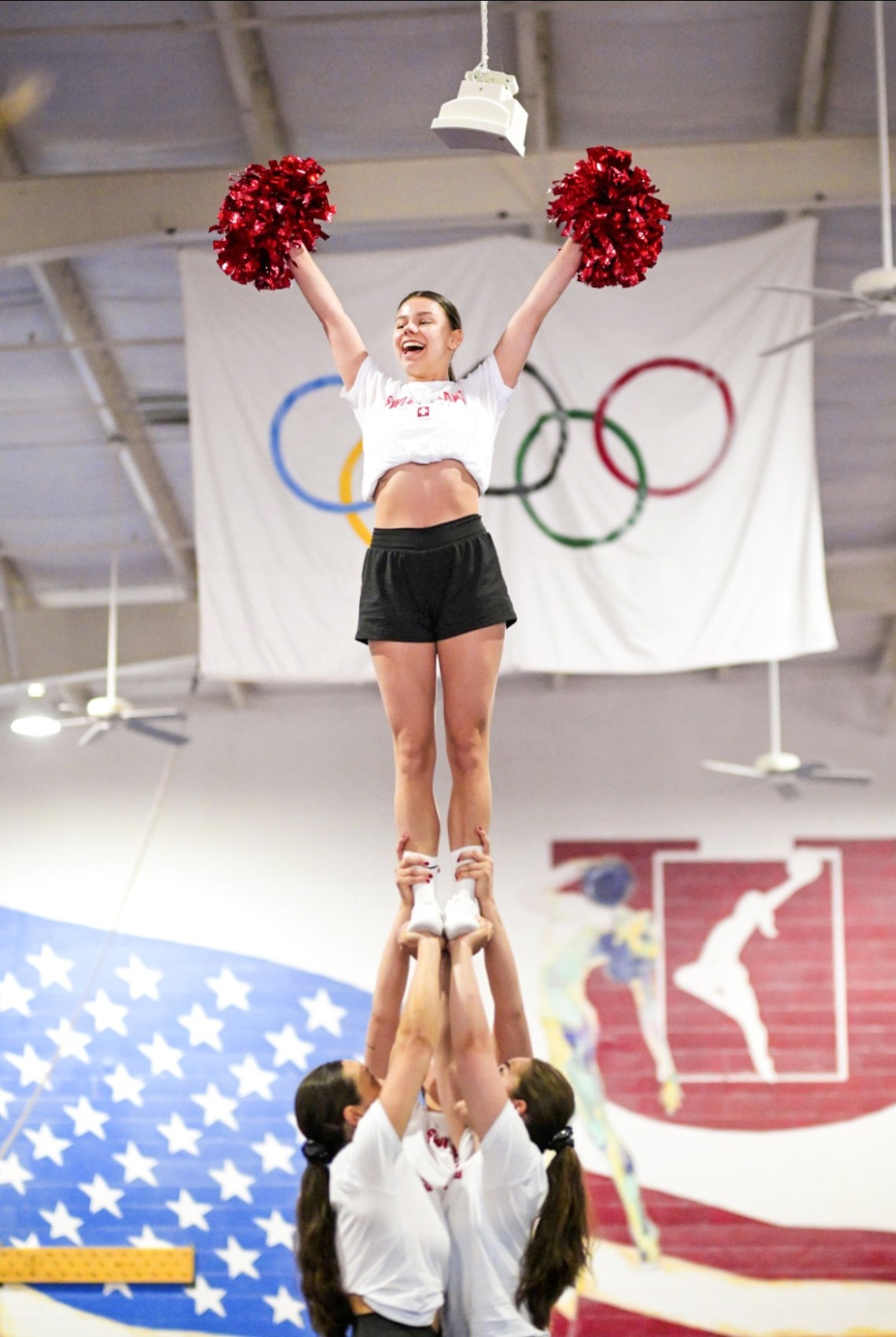 Gillian Suhner hat es mit dem Schweizer Nationalteam geschafft, bei der Weltmeisterschaft in den Usa Silber zu gewinnen.